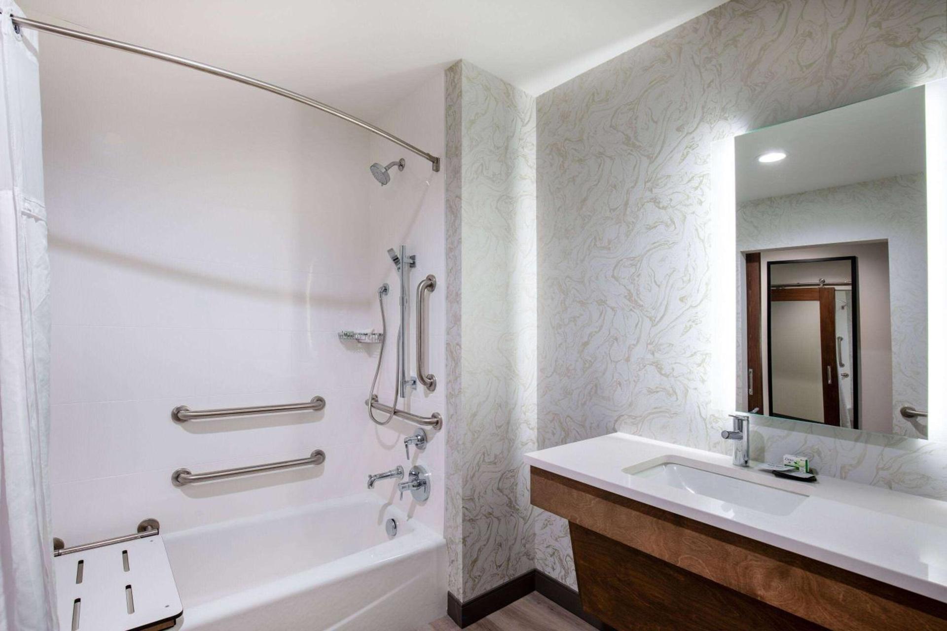 La Quinta Inn & Suites by Wyndham Chattanooga Downtown/South photo 5
