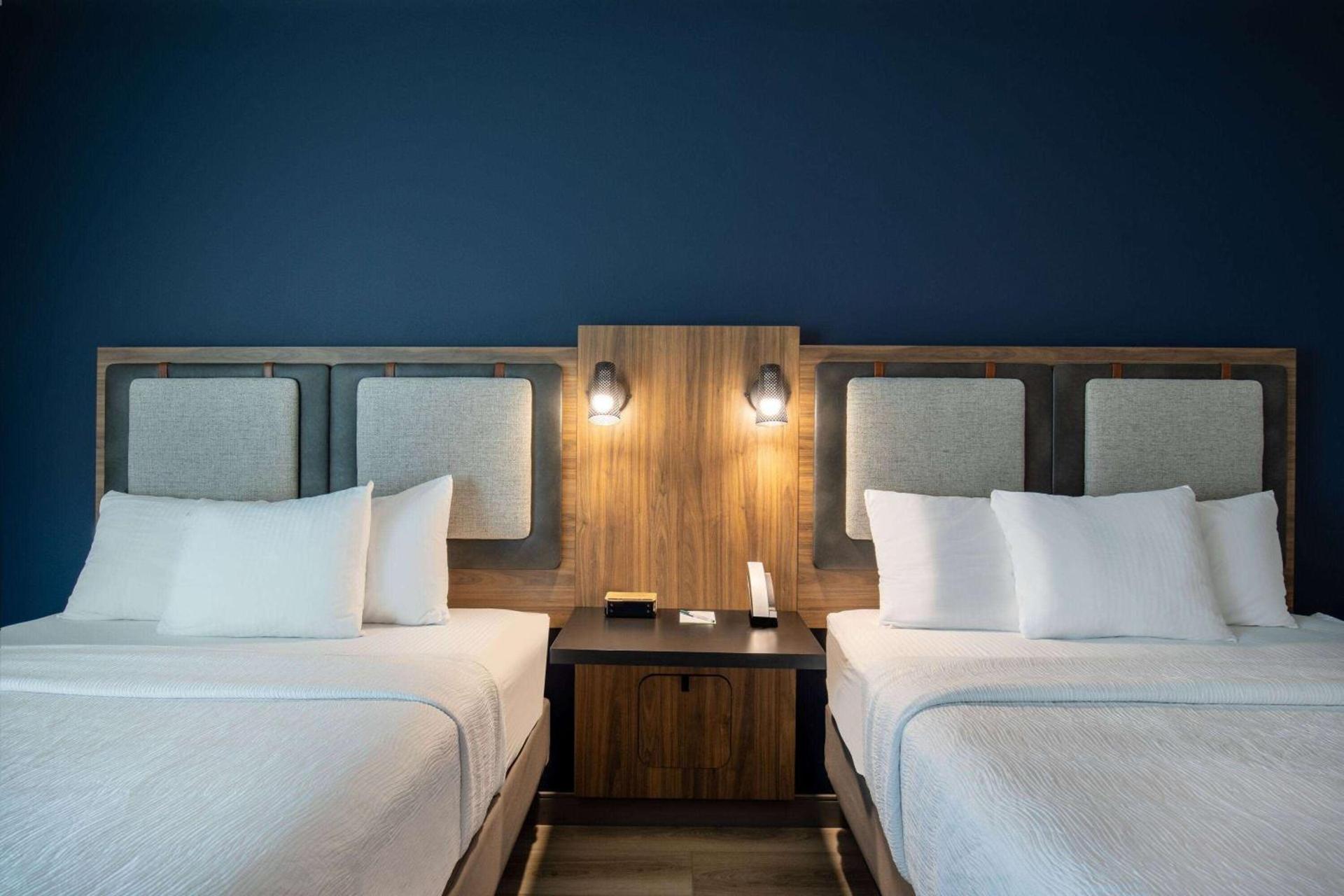 La Quinta Inn & Suites by Wyndham Chattanooga Downtown/South photo 8