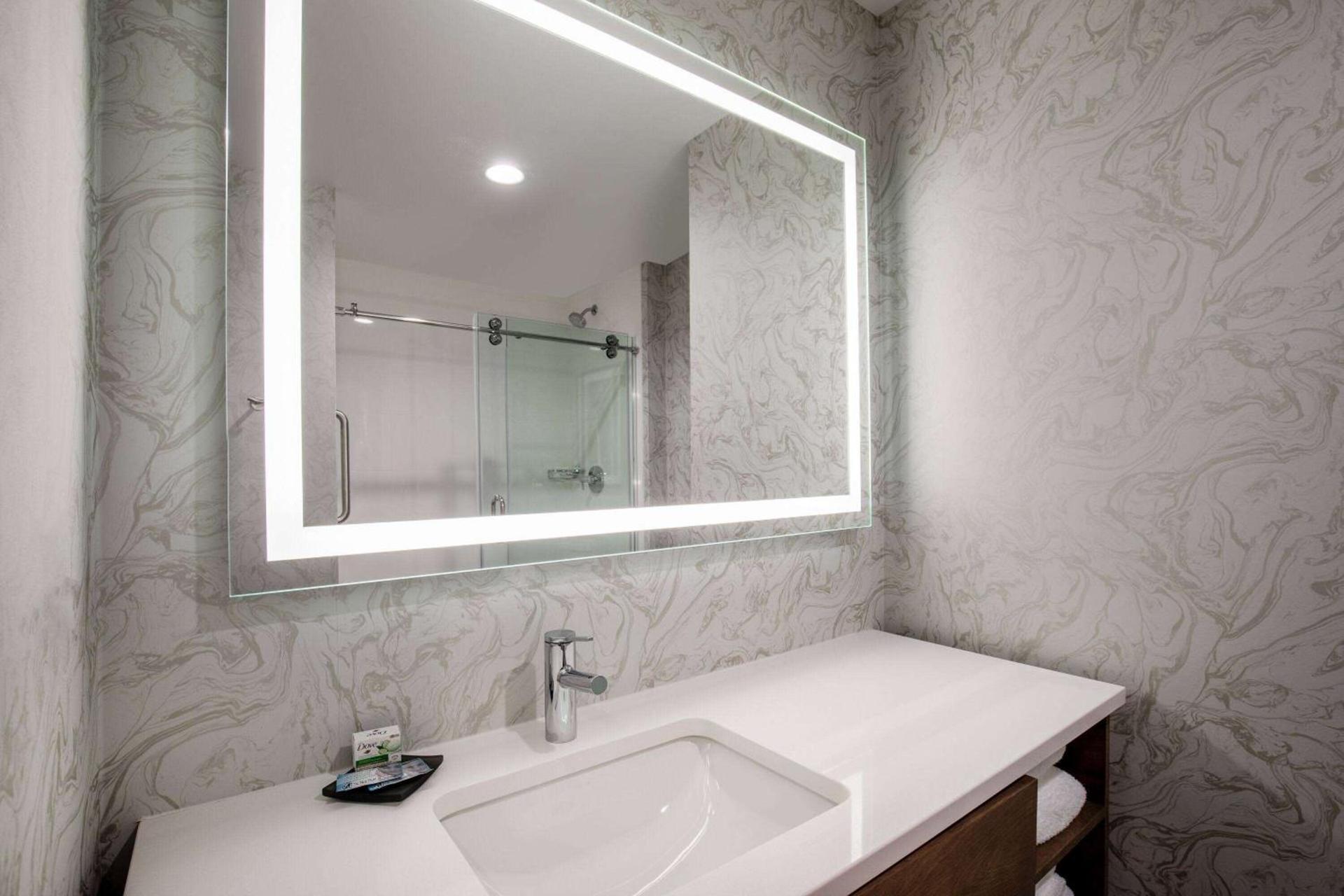 La Quinta Inn & Suites by Wyndham Chattanooga Downtown/South photo 14