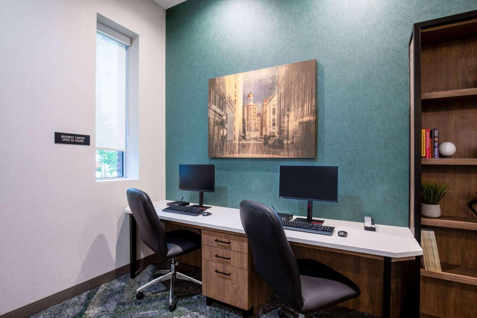 La Quinta Inn & Suites by Wyndham Chattanooga Downtown/South photo 21