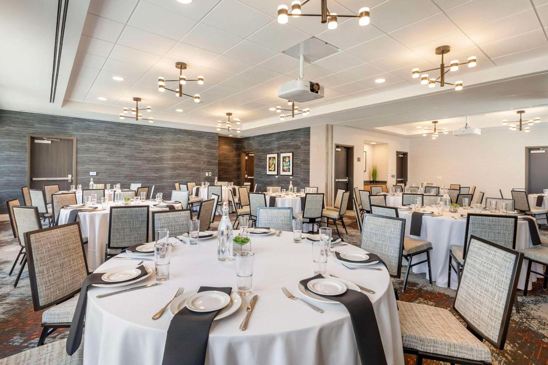 Cambria Hotel Denver Downtown RiNo photo 41