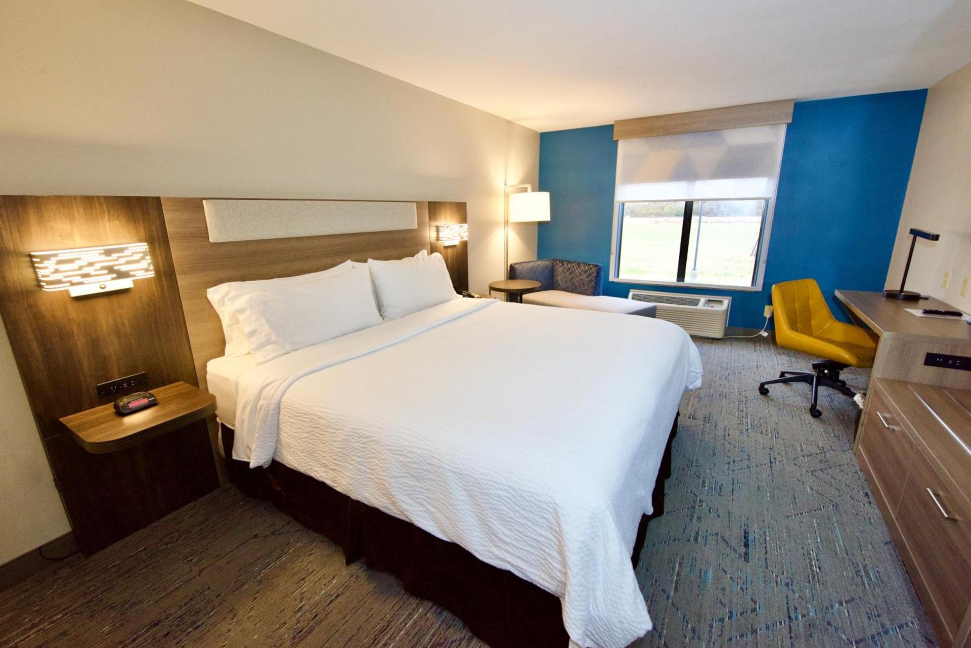 Holiday Inn Express Hotel & Suites St. Charles by IHG photo 7