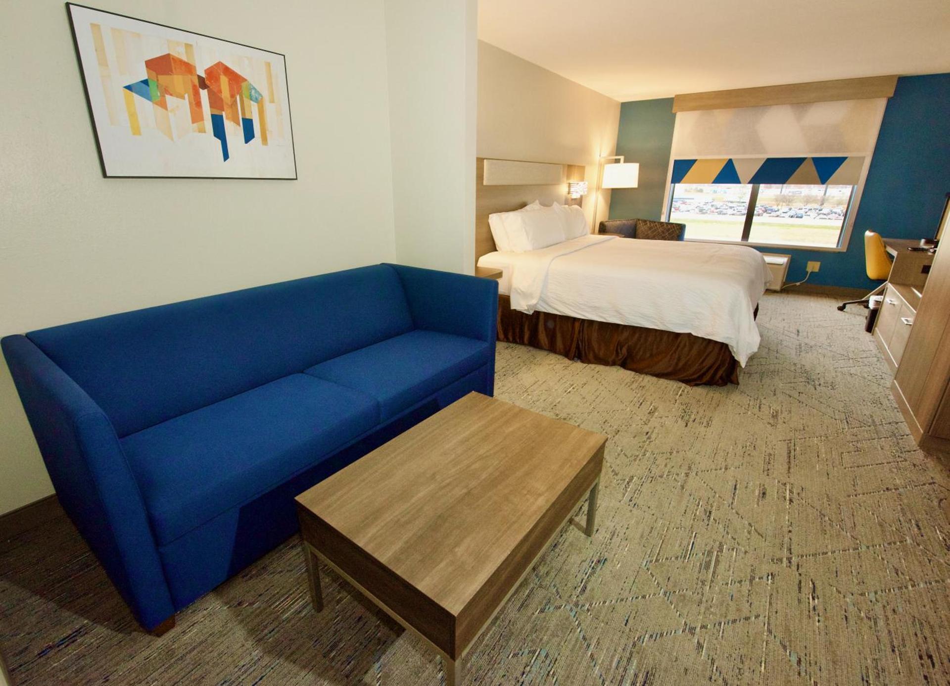 Holiday Inn Express Hotel & Suites St. Charles by IHG photo 8
