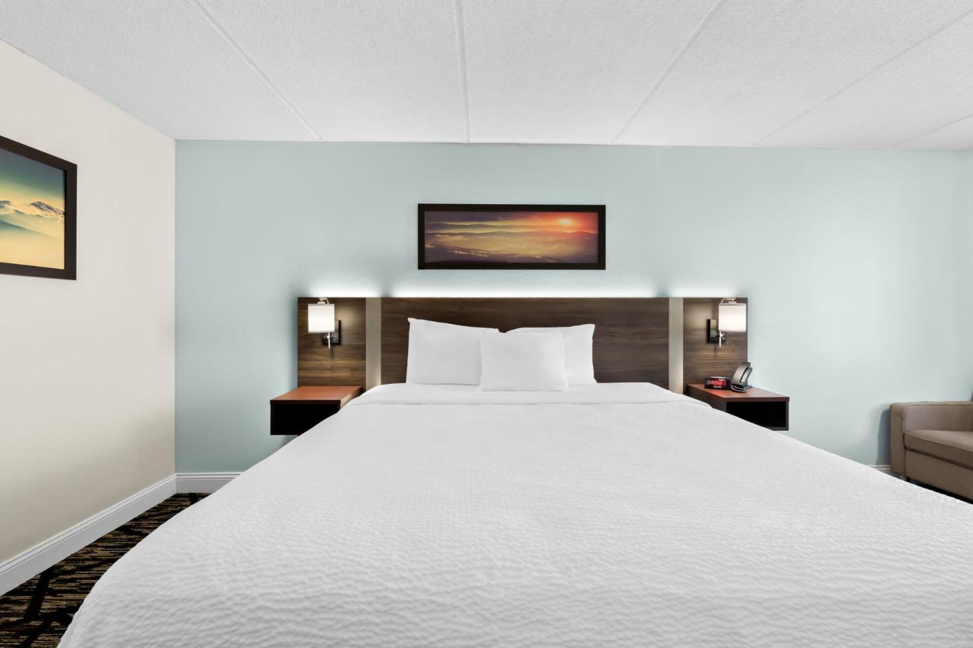 Clarion Inn & Suites near the Leconte Center Pigeon Forge photo 55