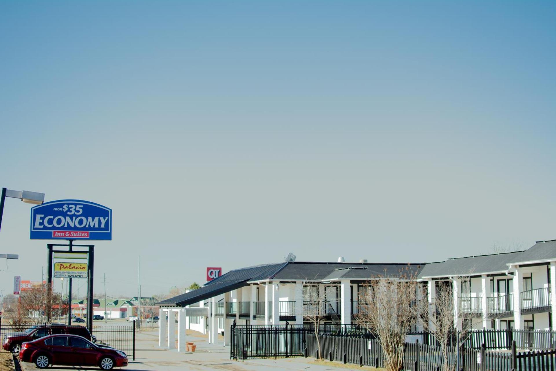 ECONOMY INN AND SUITES photo 1
