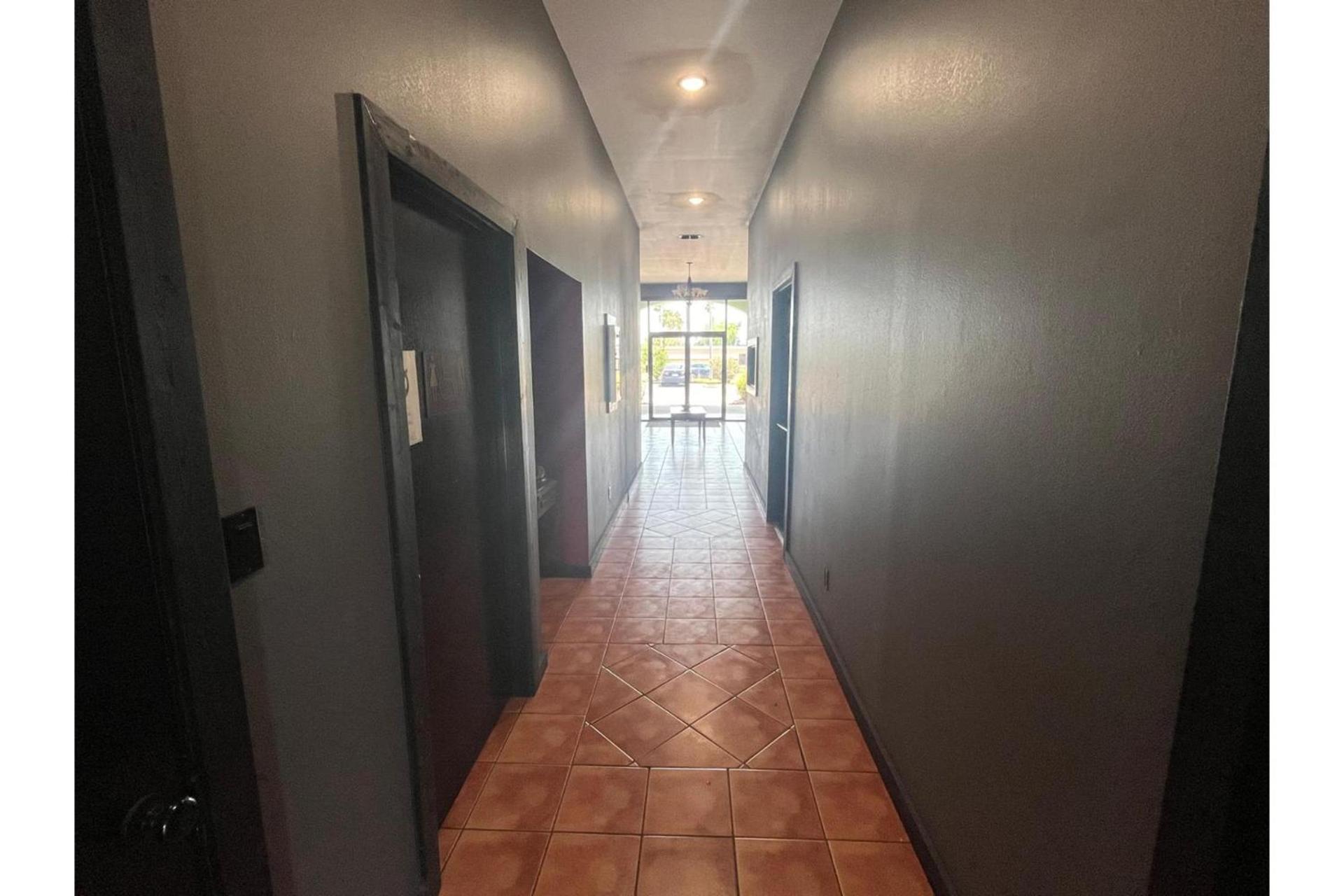 La Posada Inn By OYO Brownsville photo 6