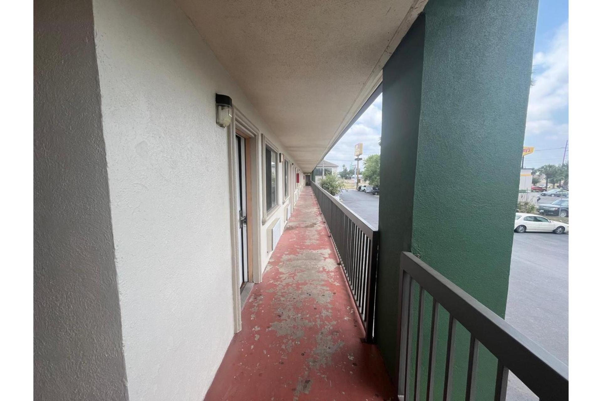 La Posada Inn By OYO Brownsville photo 14