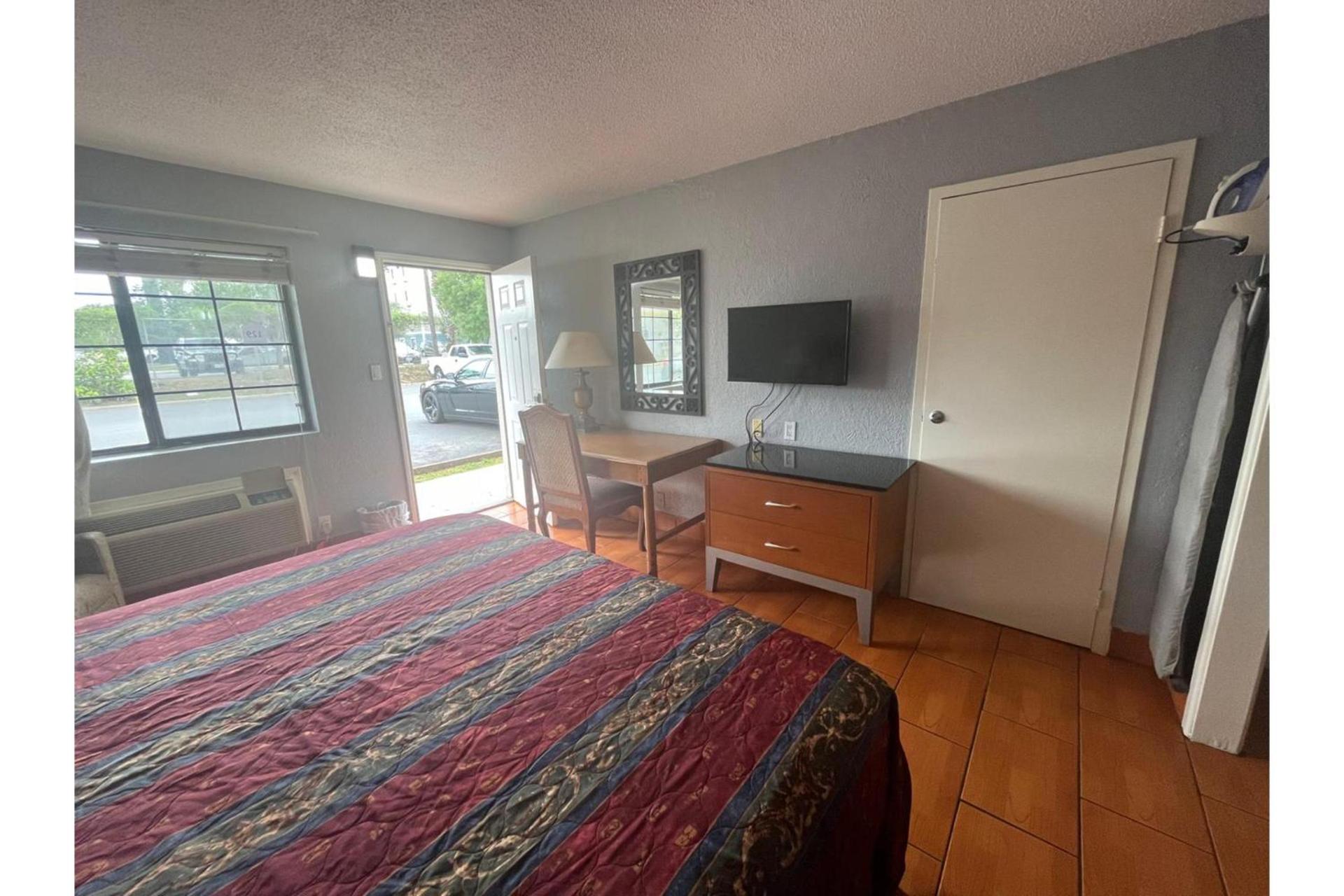 La Posada Inn By OYO Brownsville photo 27