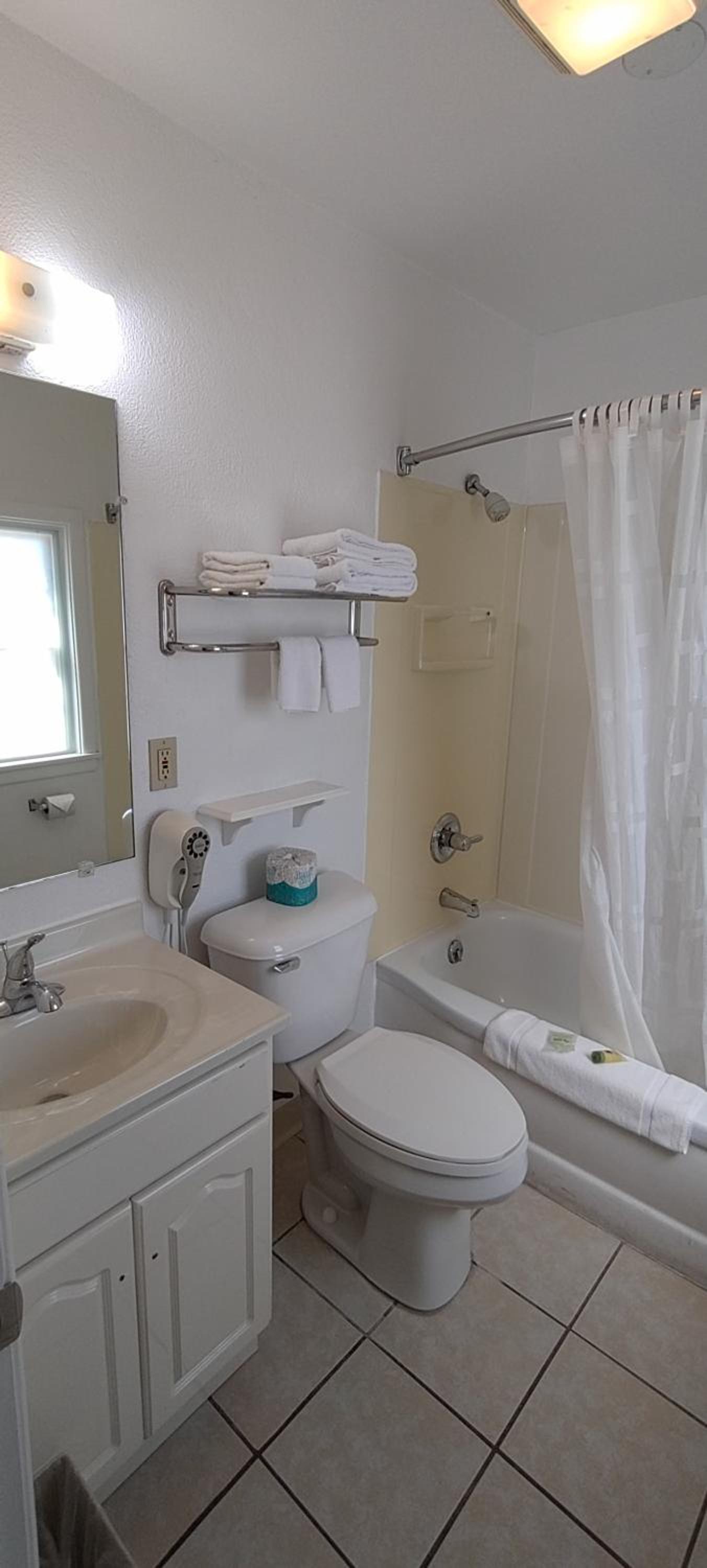 Hills Inn photo 17