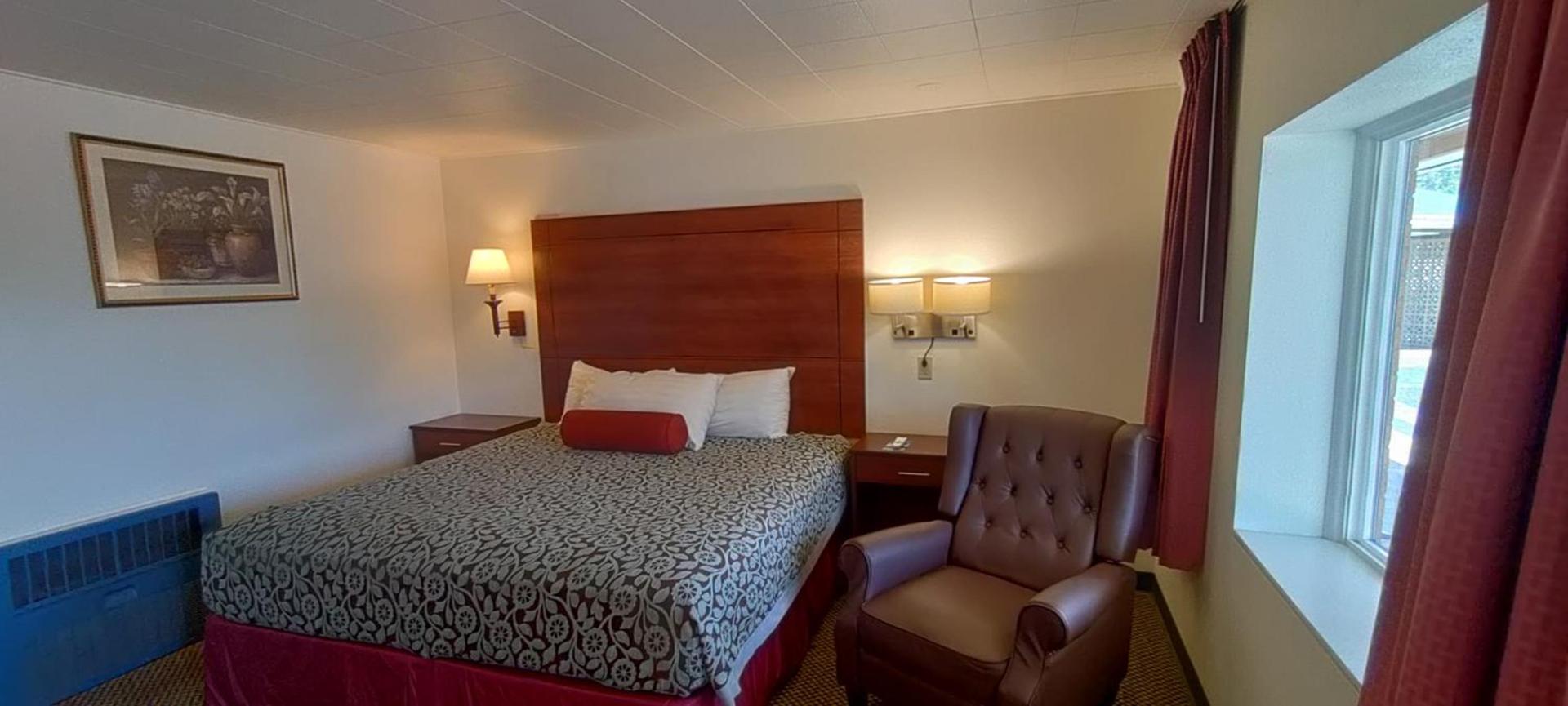 Hills Inn photo 13
