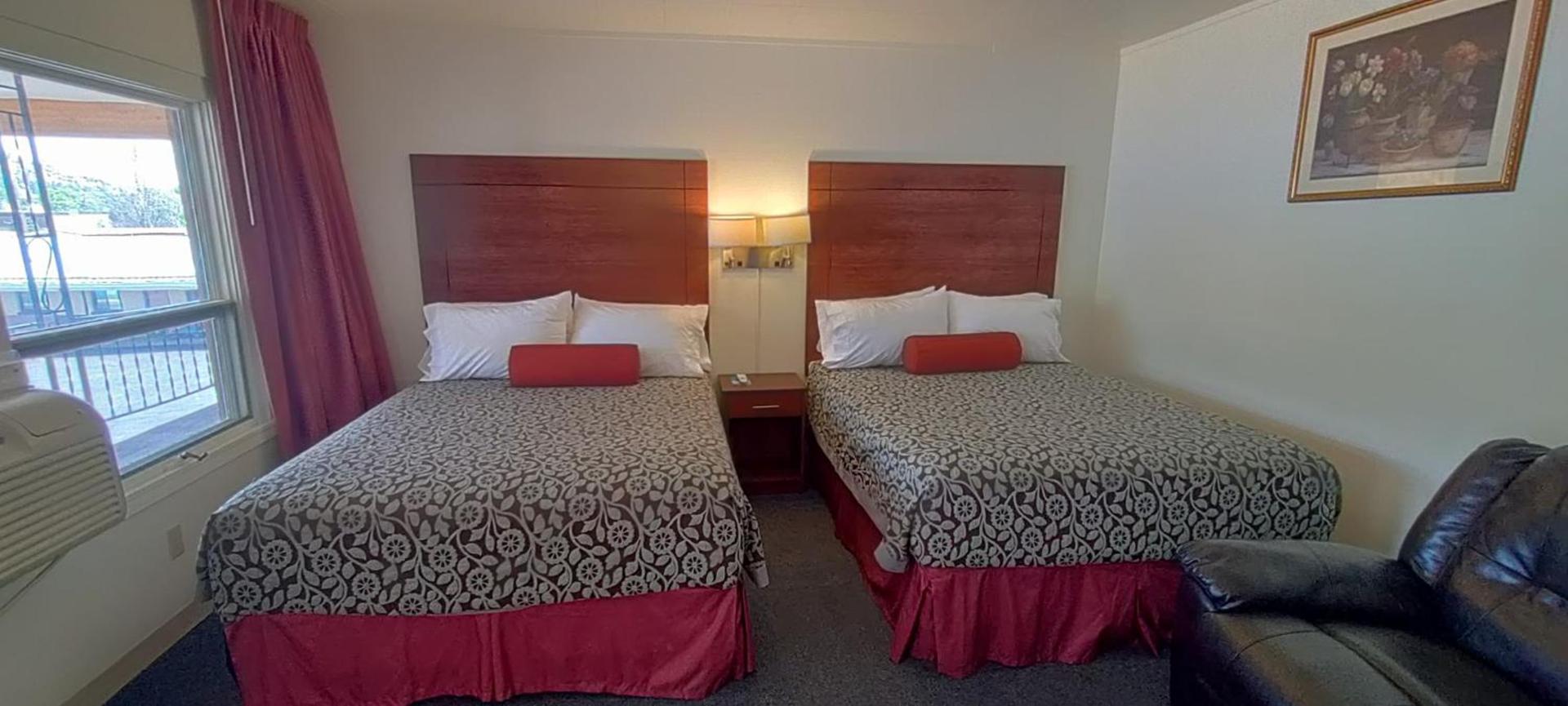 Hills Inn photo 10