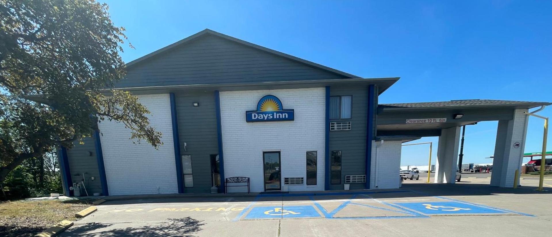 Days Inn by Wyndham Salina I-70 — hotel in Salina