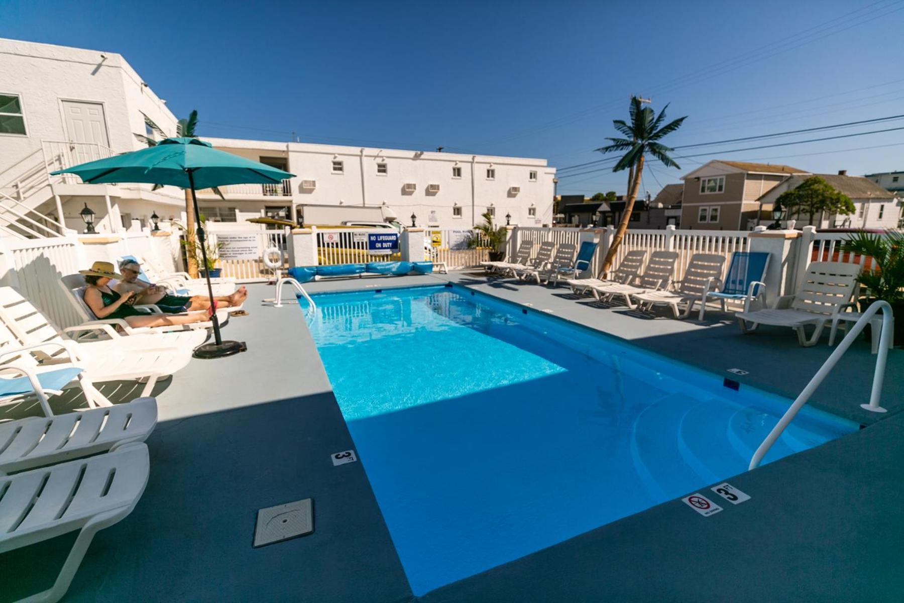 Daytona Inn and Suites photo 2