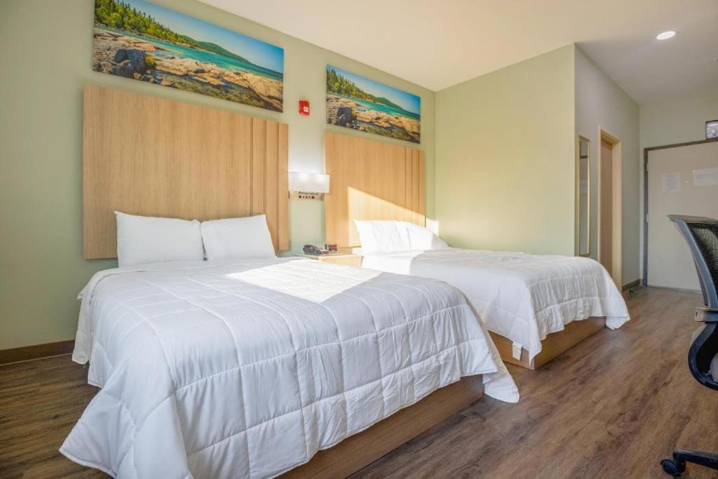 Royal Inn & Suites photo 11