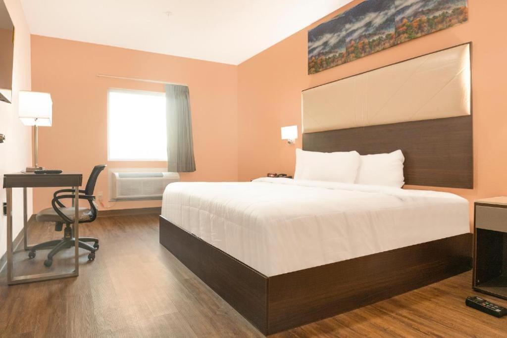 Royal Inn & Suites photo 21