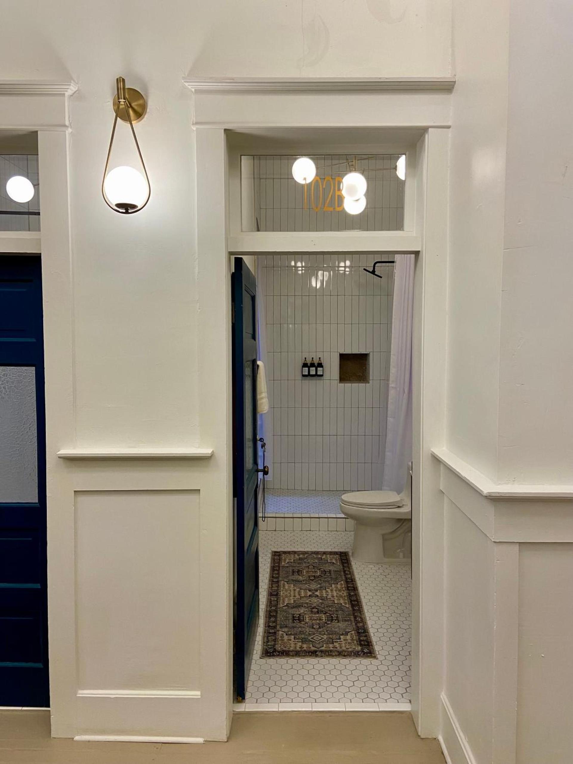 Warner Hotel photo 71