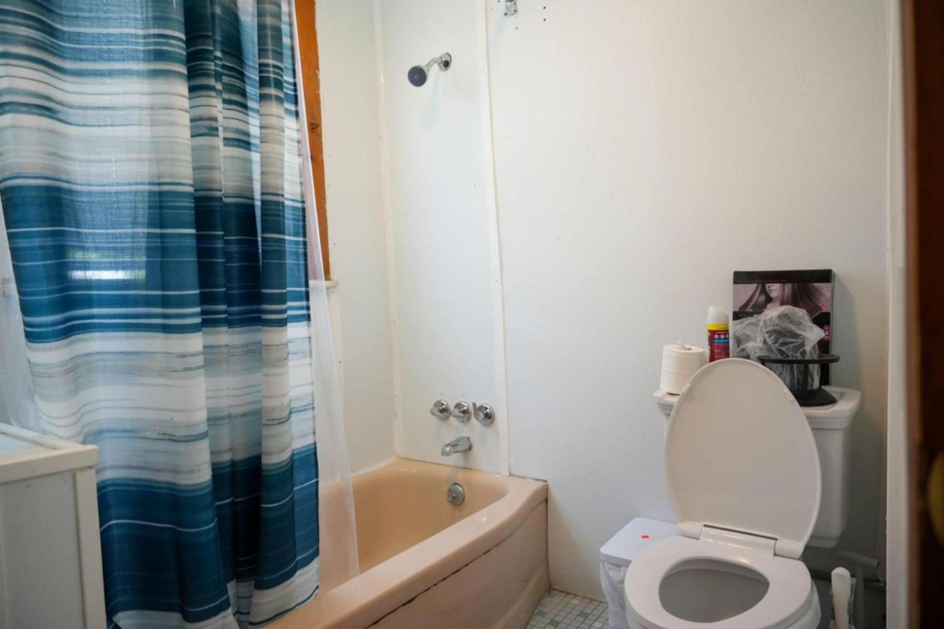 Divine Villa Guest House Harper Ave WITH FREE PRIVATE PARKING photo 27