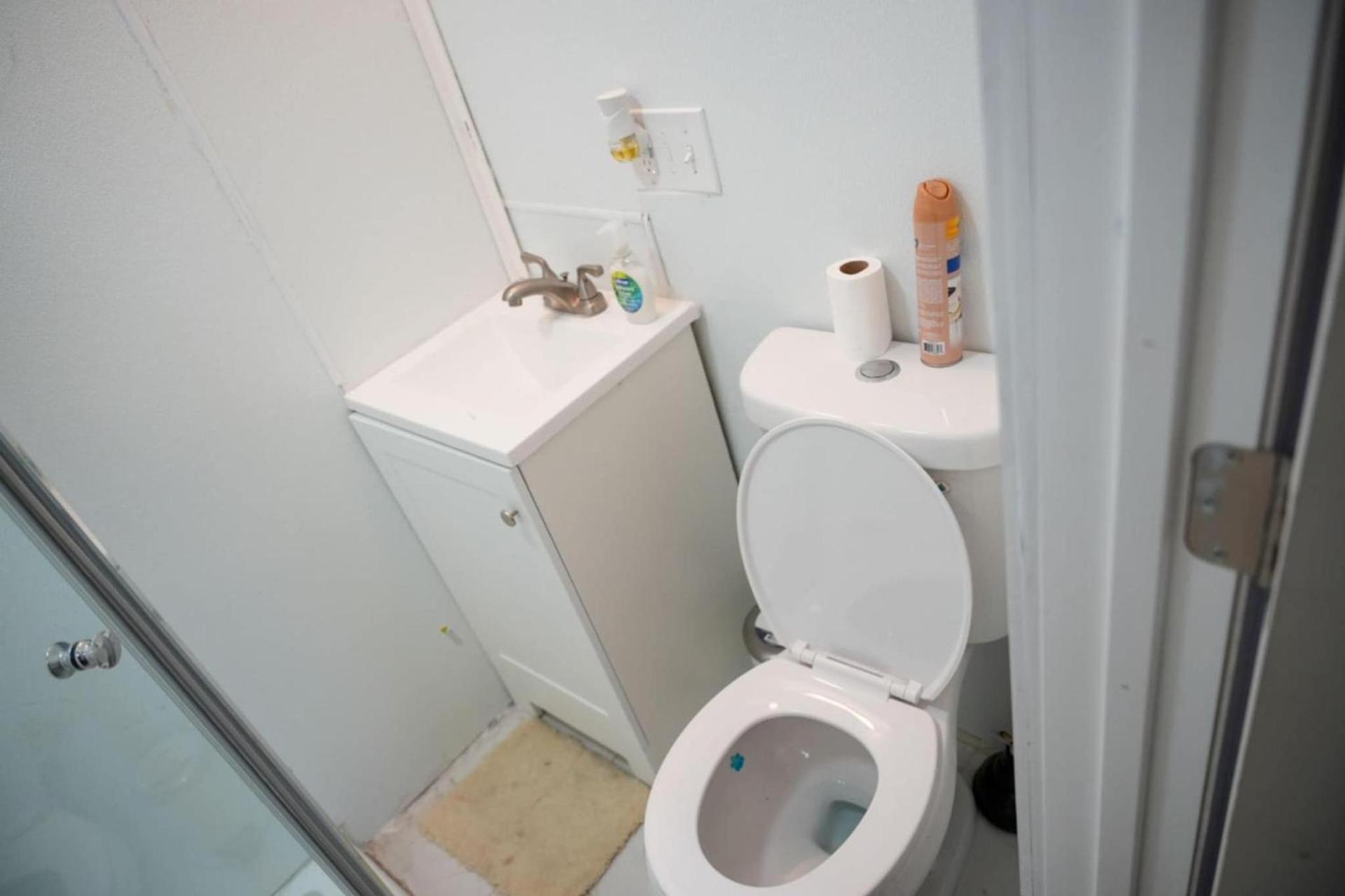 Divine Villa Guest House Harper Ave WITH FREE PRIVATE PARKING photo 30