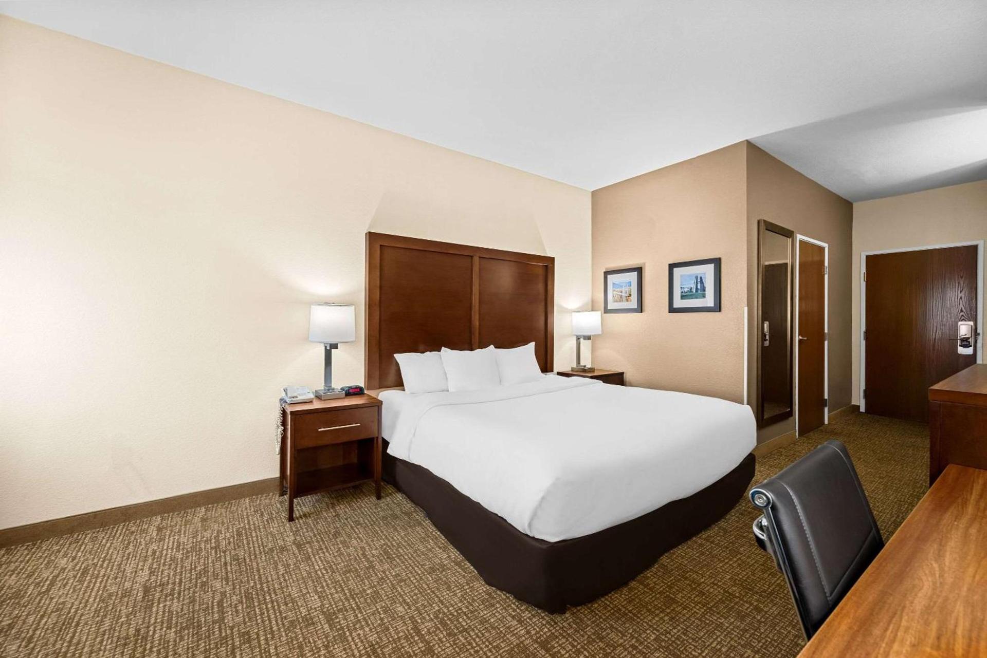 Comfort Inn & Suites Pueblo photo 8