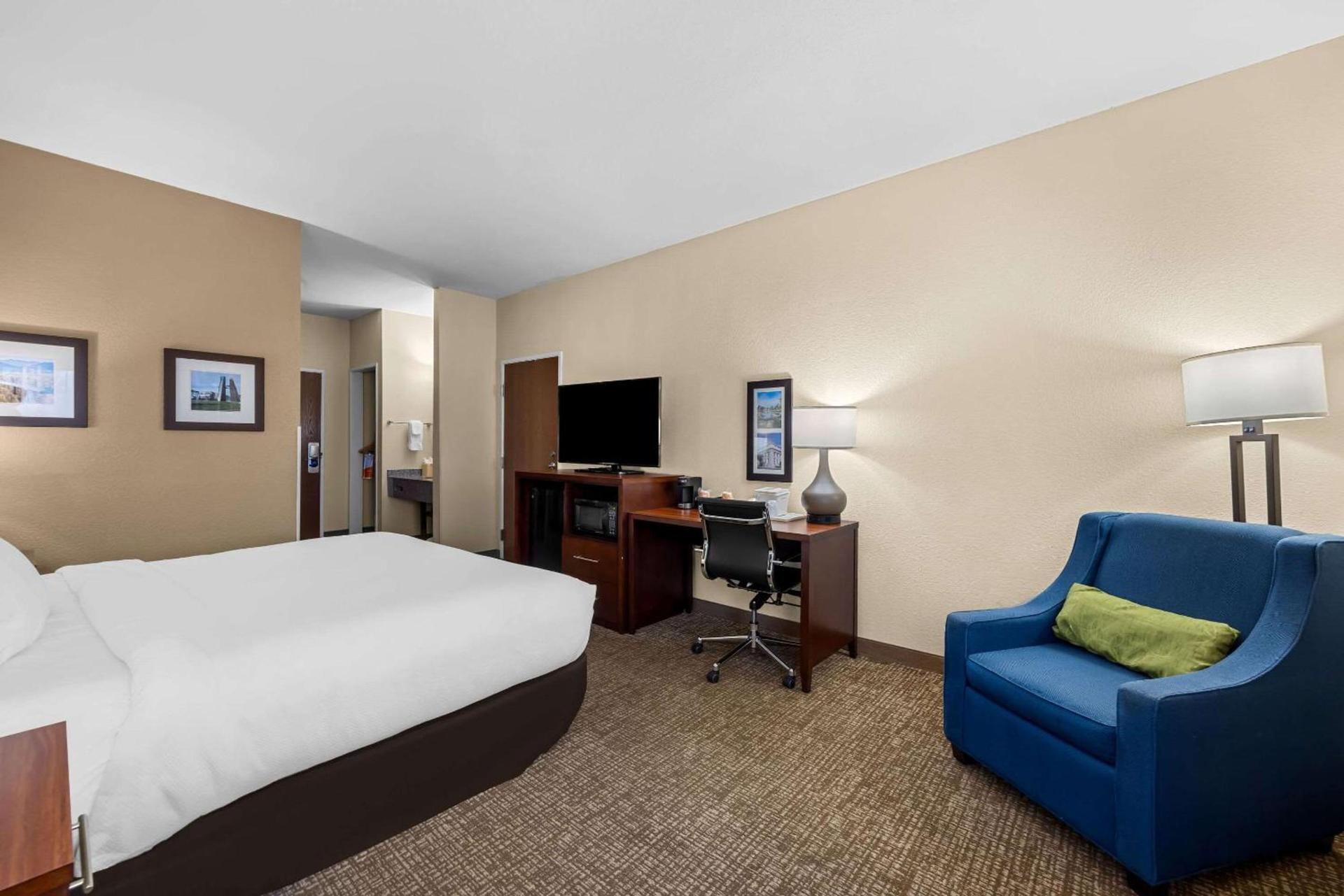 Comfort Inn & Suites Pueblo photo 9
