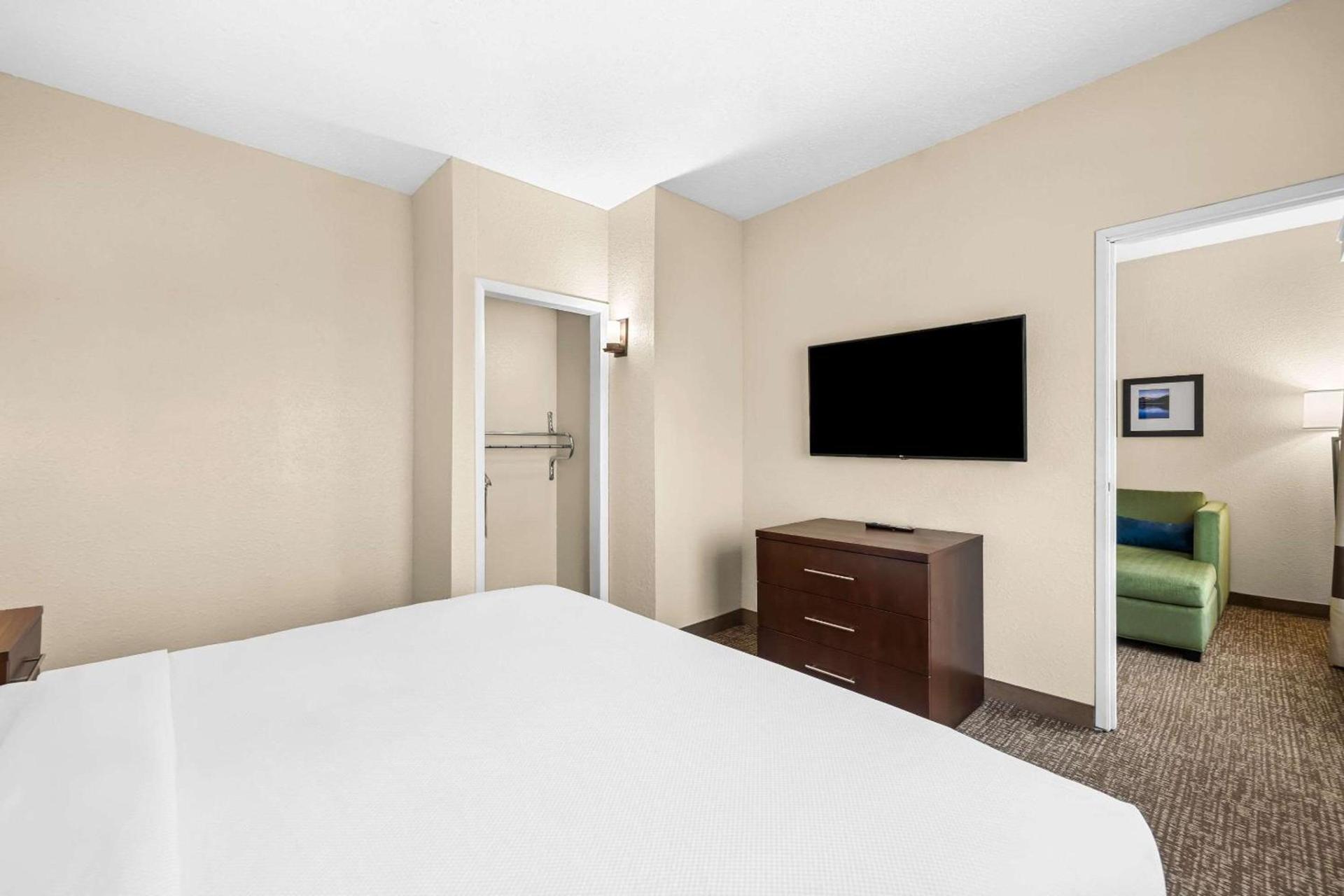 Comfort Inn & Suites Pueblo photo 25