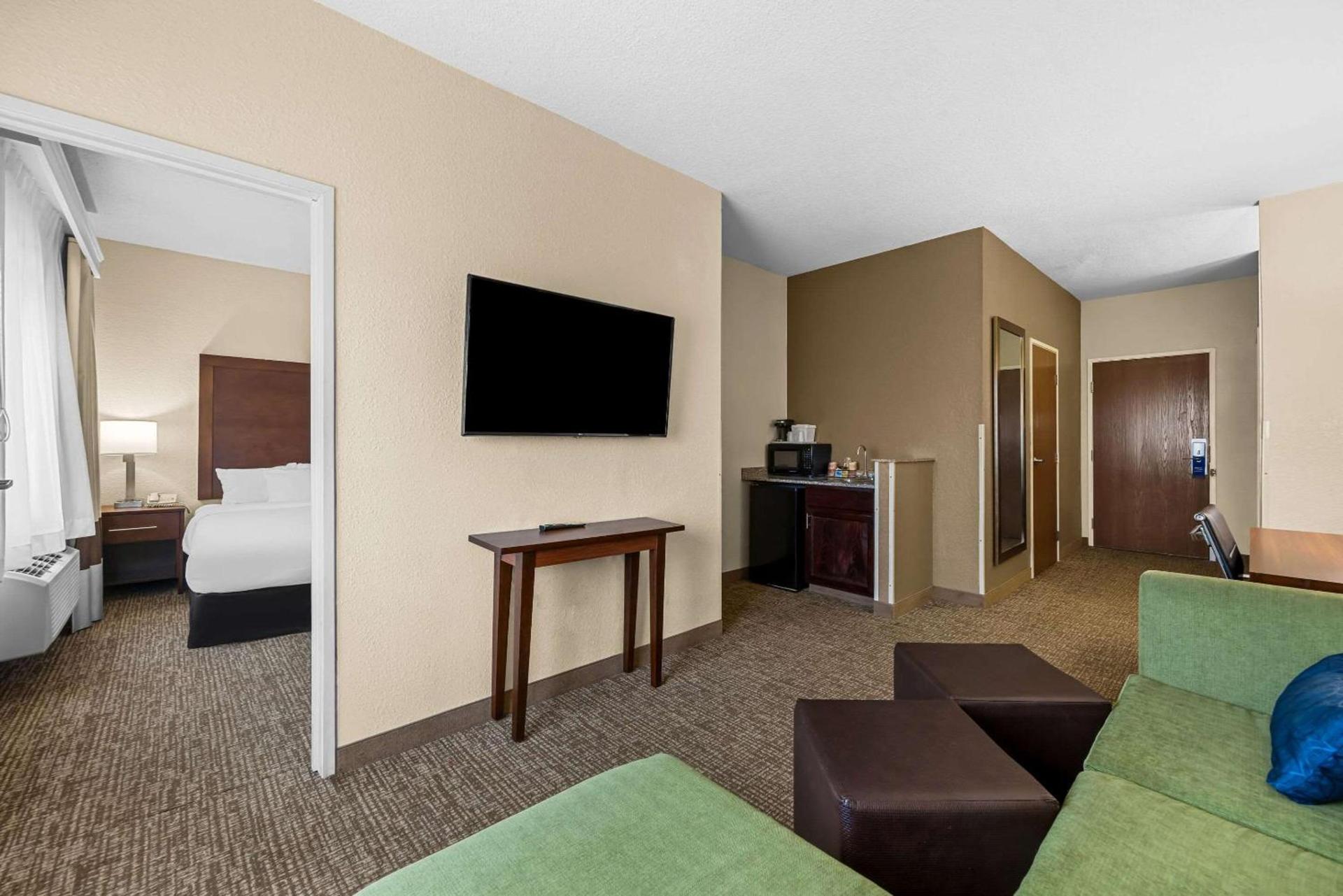 Comfort Inn & Suites Pueblo photo 26