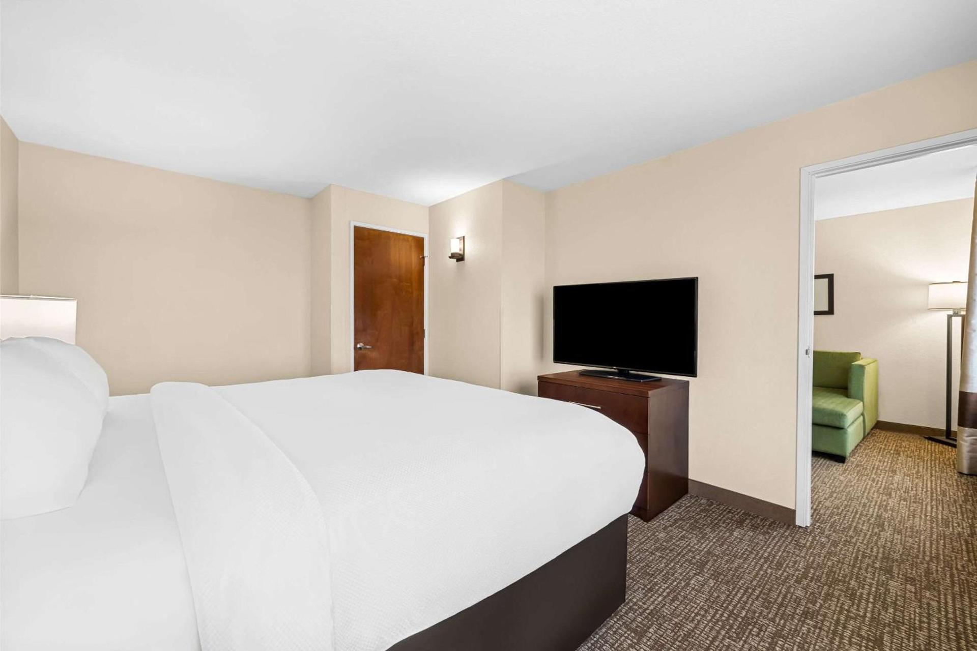 Comfort Inn & Suites Pueblo photo 30