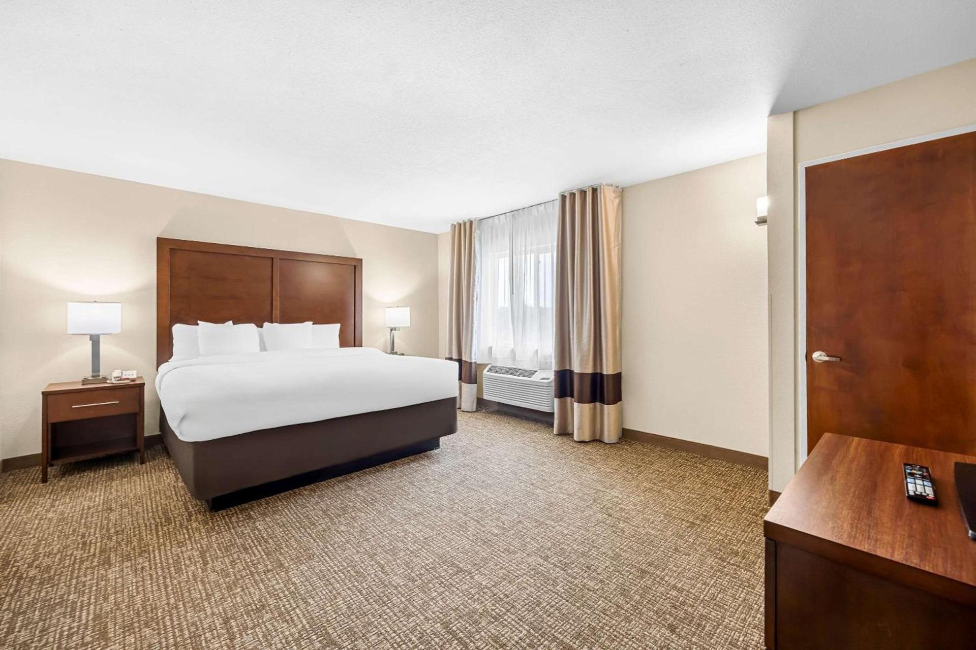 Comfort Inn & Suites Pueblo photo 32