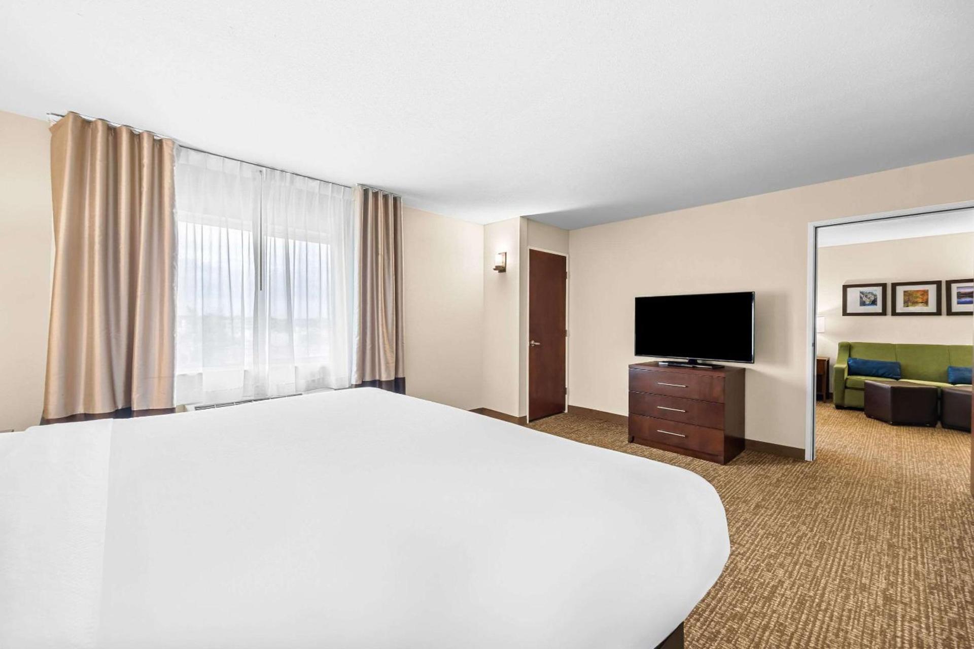 Comfort Inn & Suites Pueblo photo 36