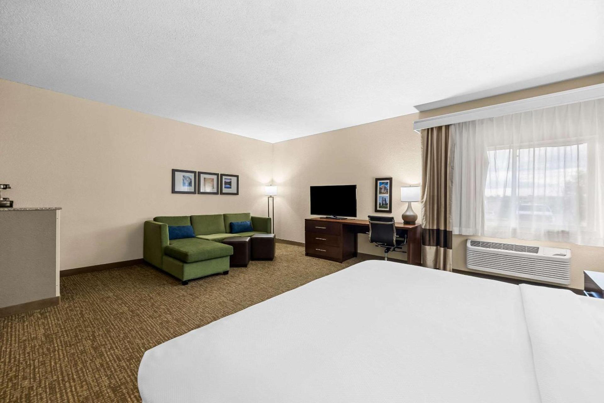 Comfort Inn & Suites Pueblo photo 39
