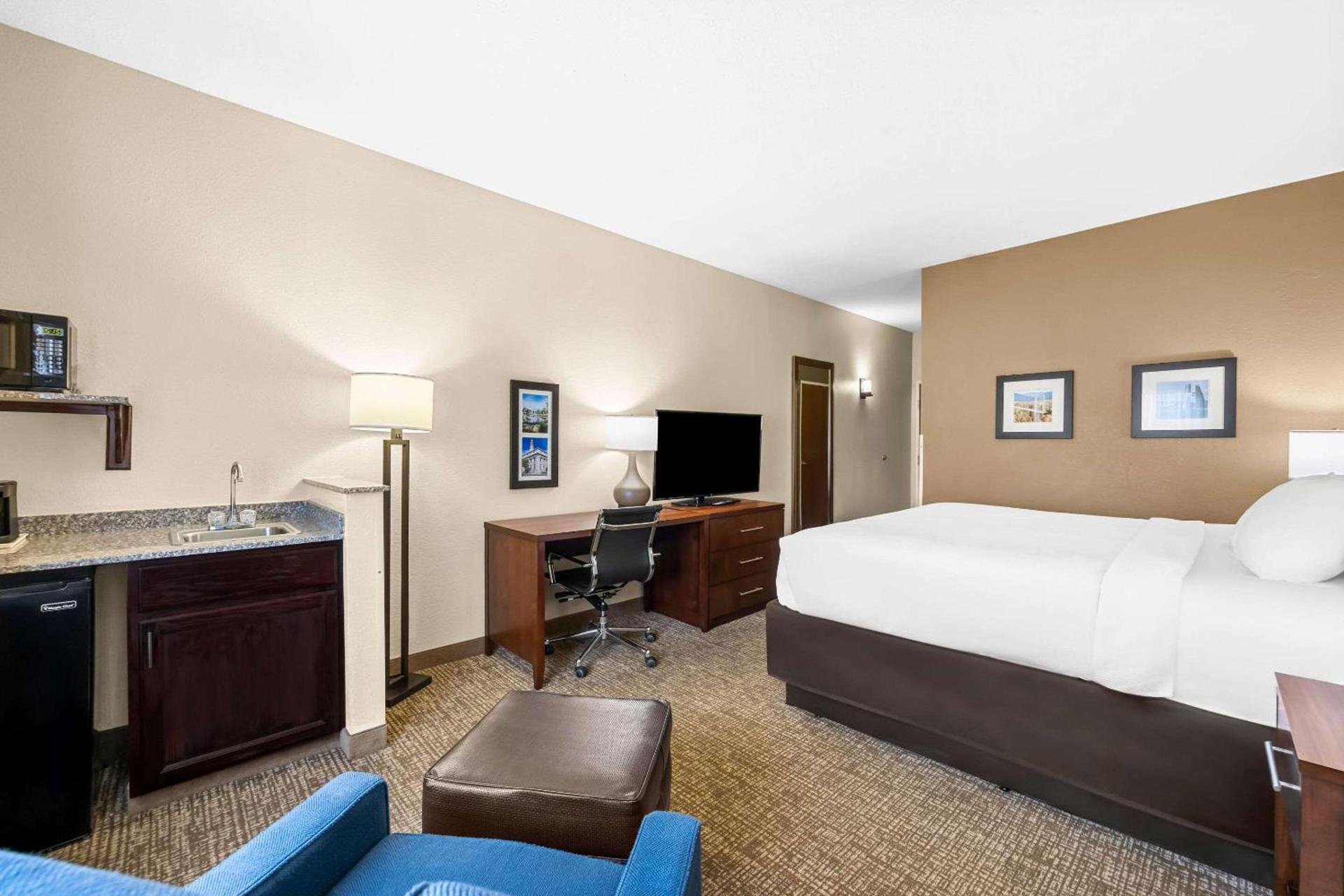 Comfort Inn & Suites Pueblo photo 43