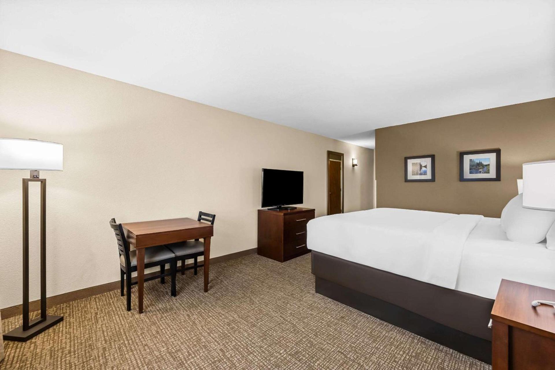 Comfort Inn & Suites Pueblo photo 48