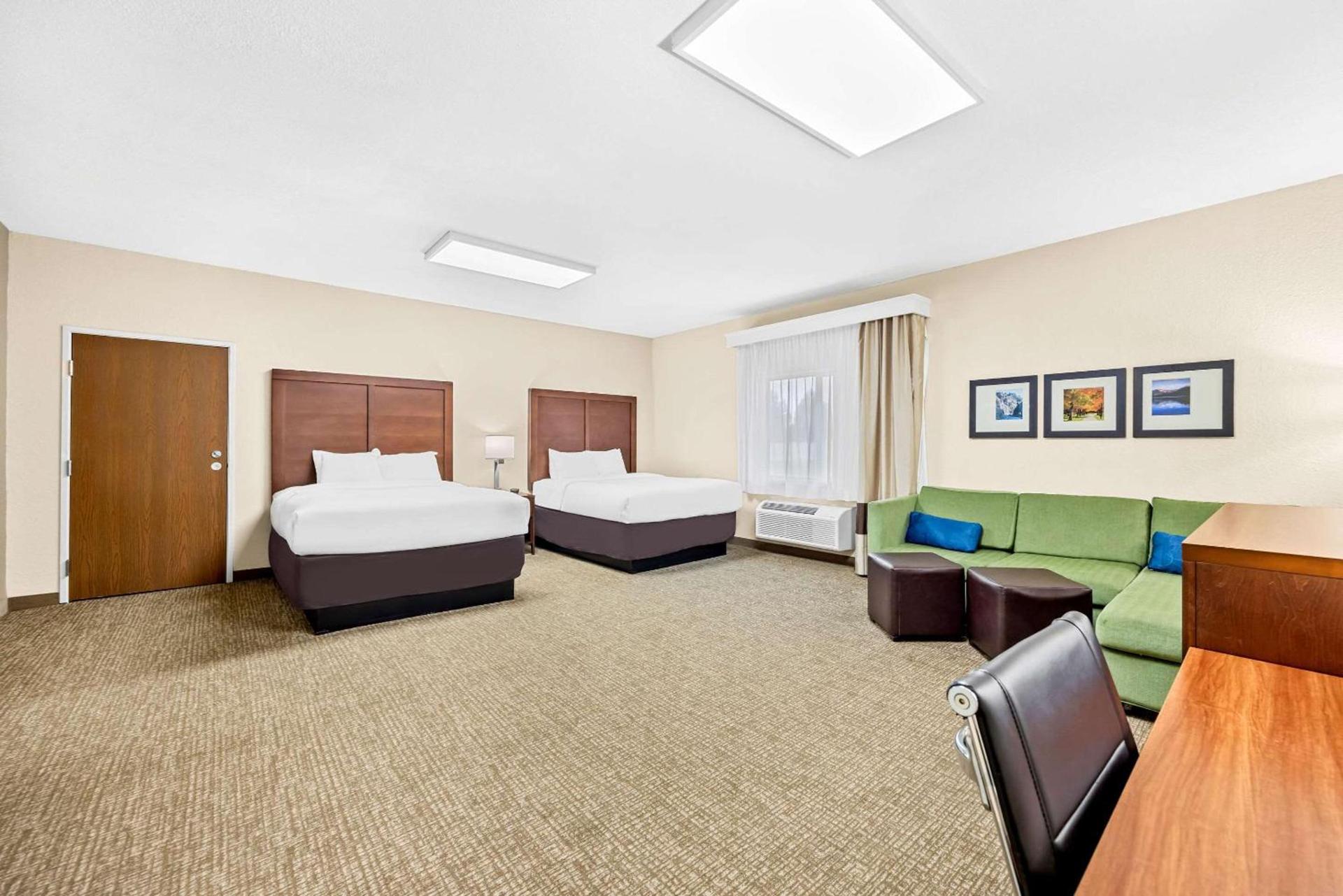 Comfort Inn & Suites Pueblo photo 54