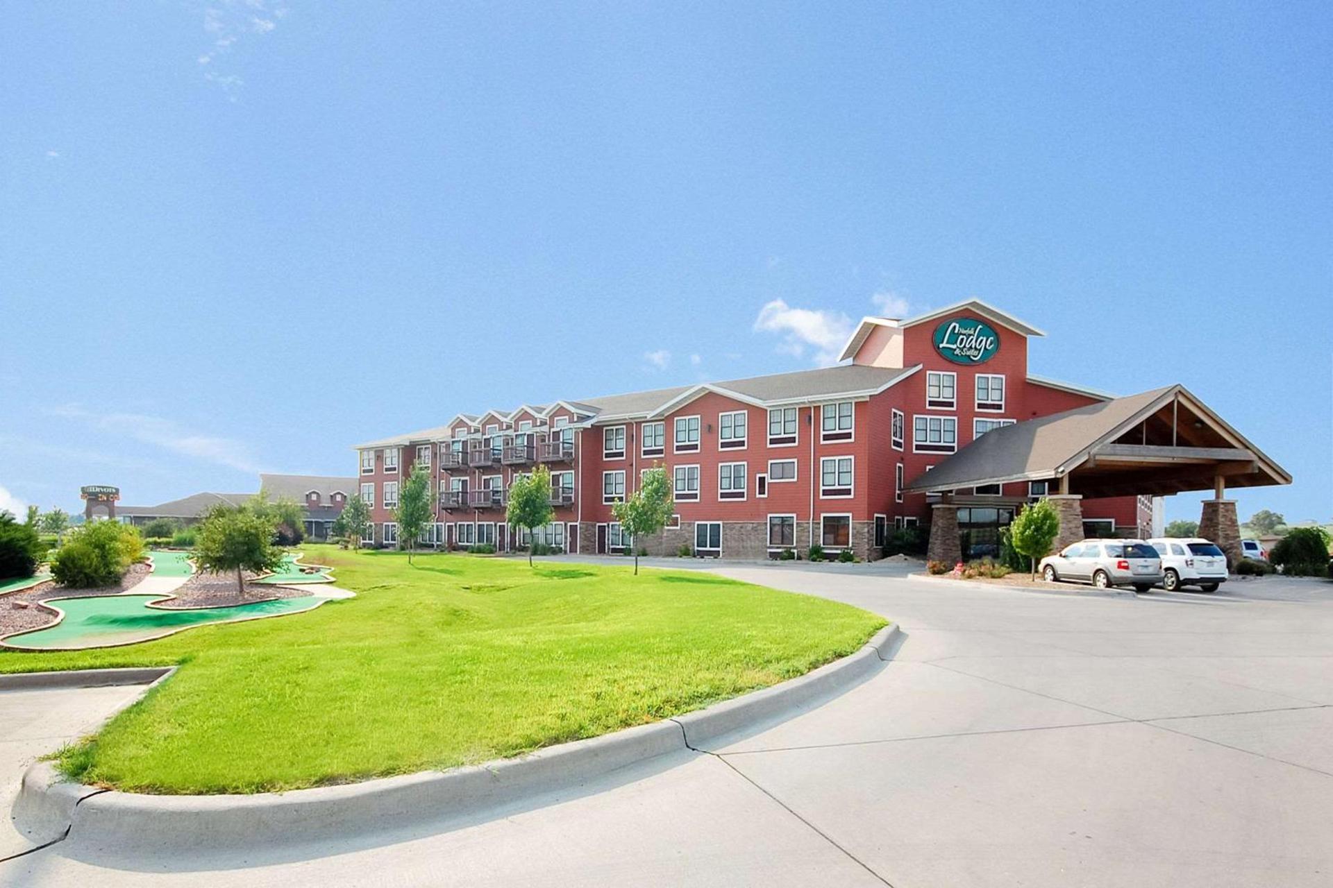 Norfolk Lodge & Suites, an Ascend Collection Hotel photo 2