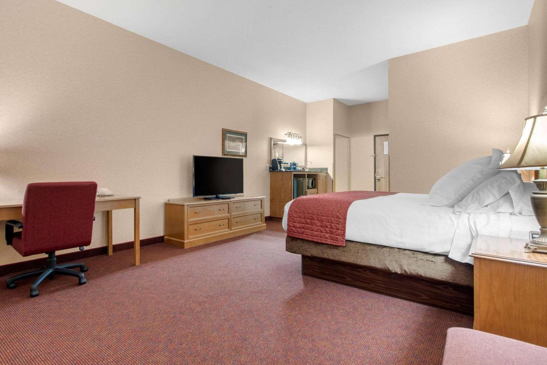 Norfolk Lodge & Suites, an Ascend Collection Hotel photo 13