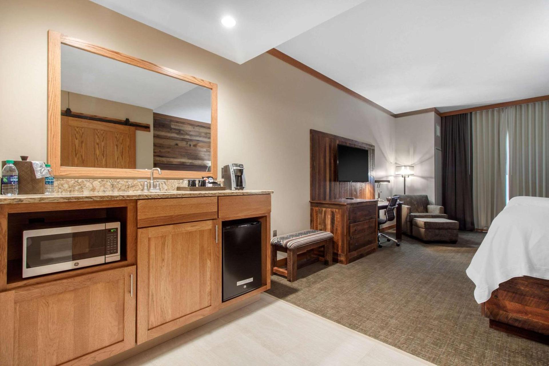 Norfolk Lodge & Suites, an Ascend Collection Hotel photo 24