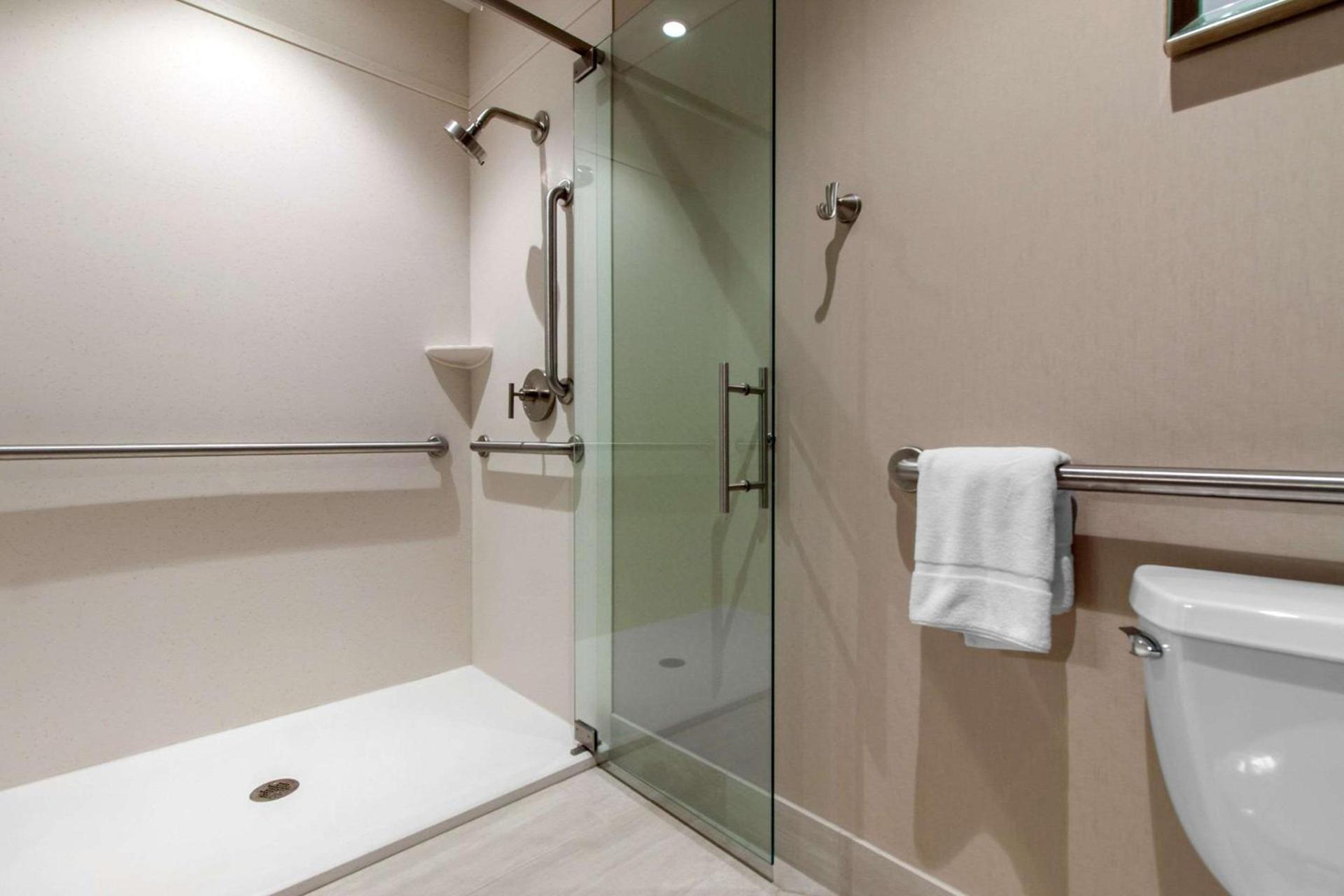 Norfolk Lodge & Suites, an Ascend Collection Hotel photo 25