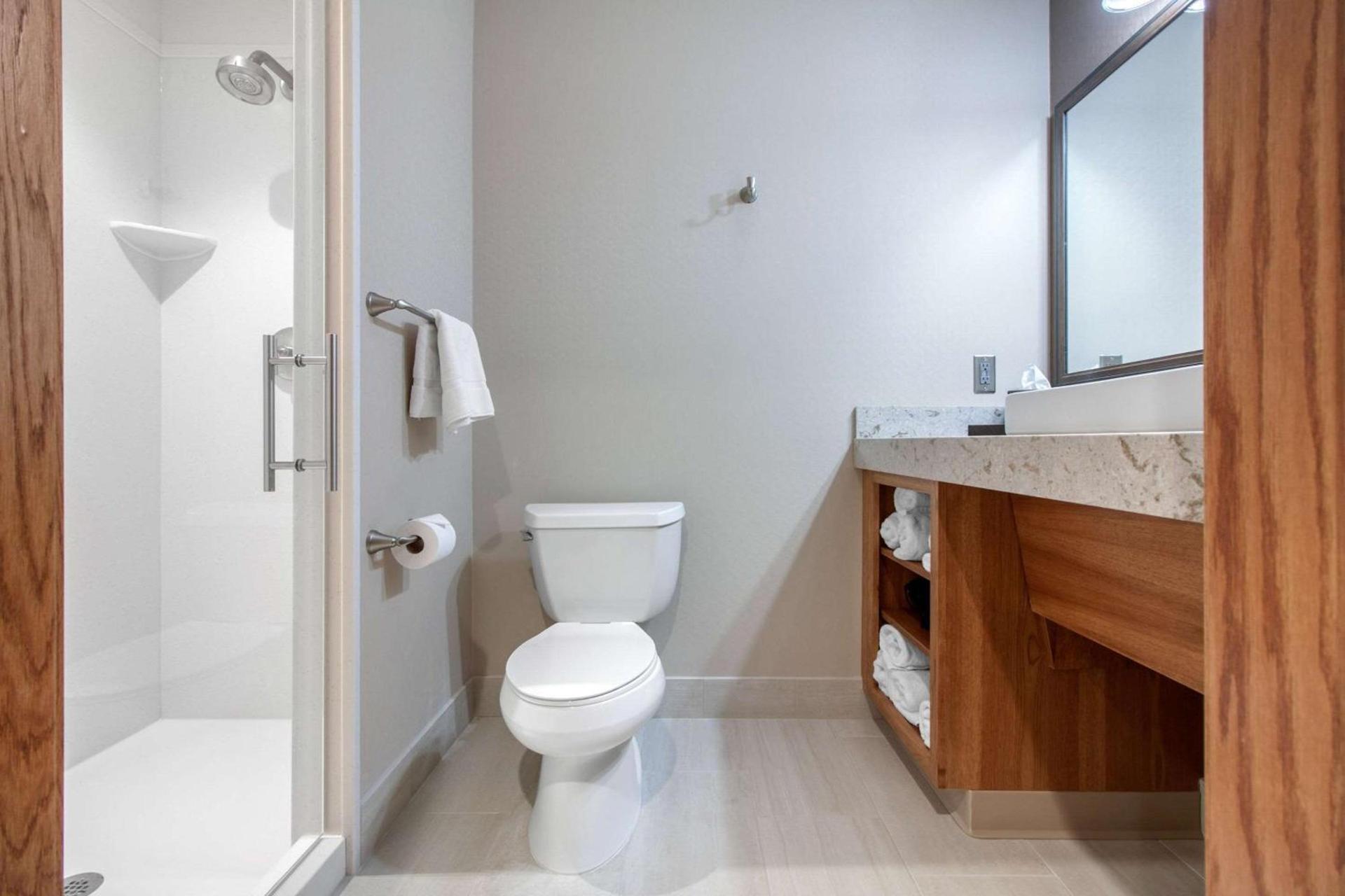 Norfolk Lodge & Suites, an Ascend Collection Hotel photo 30