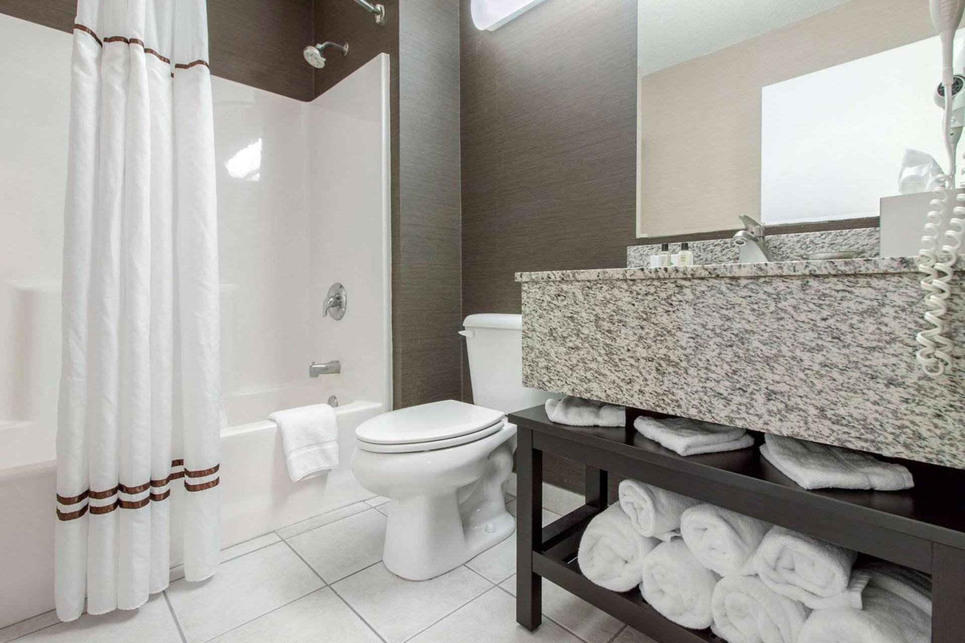 Norfolk Lodge & Suites, an Ascend Collection Hotel photo 31