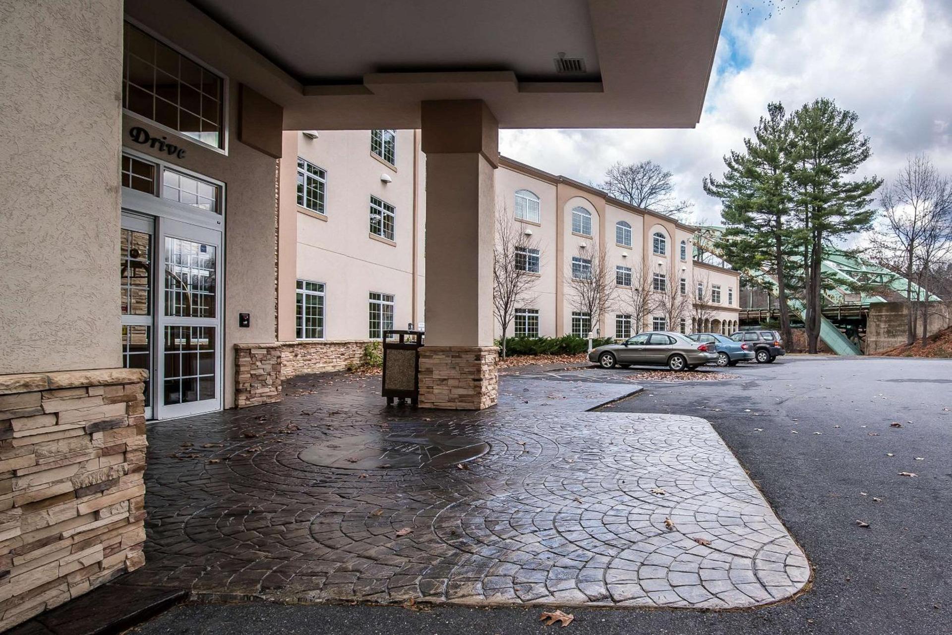 Riverside Hotel, an Ascend Collection Hotel photo 2