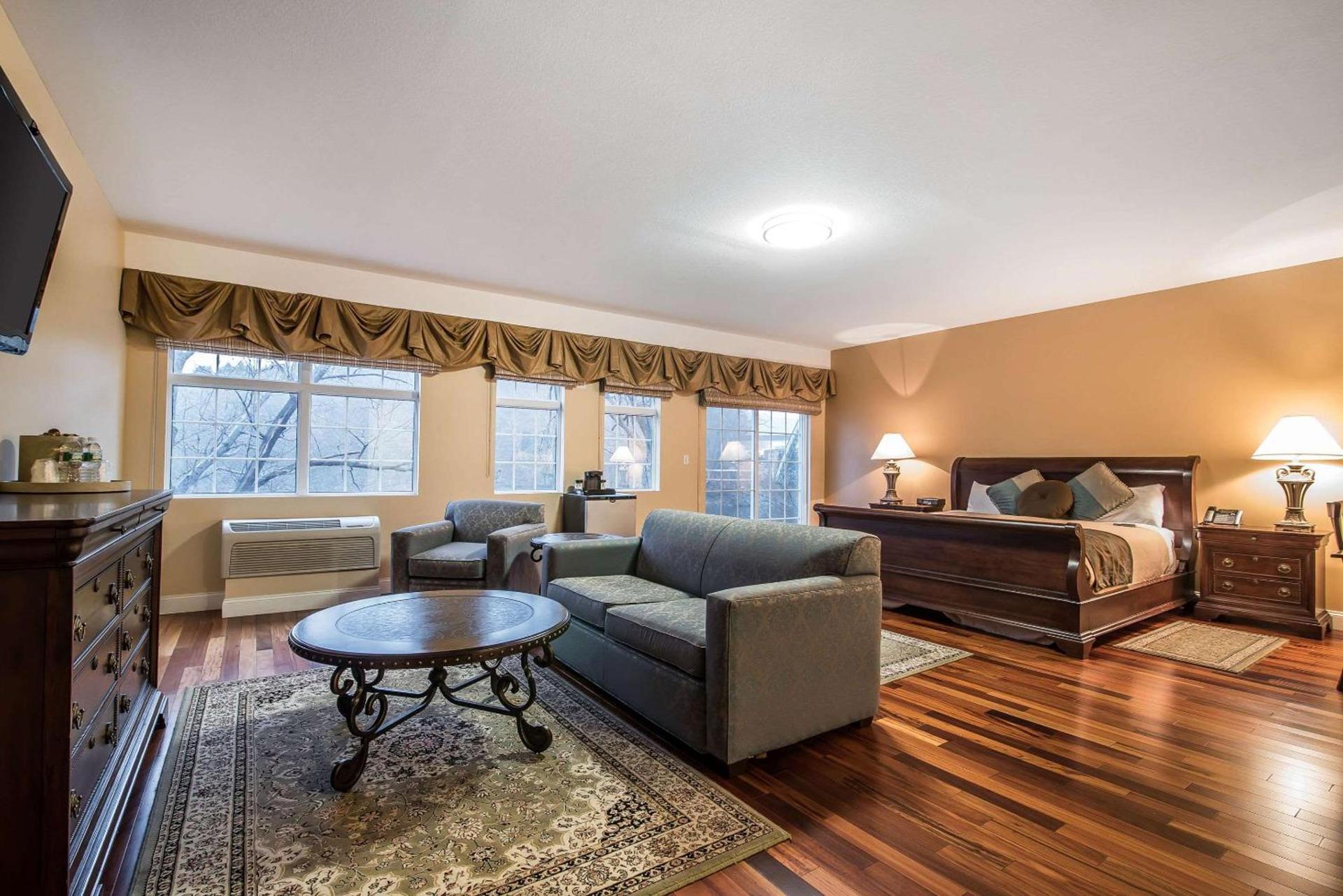 Riverside Hotel, an Ascend Collection Hotel photo 8