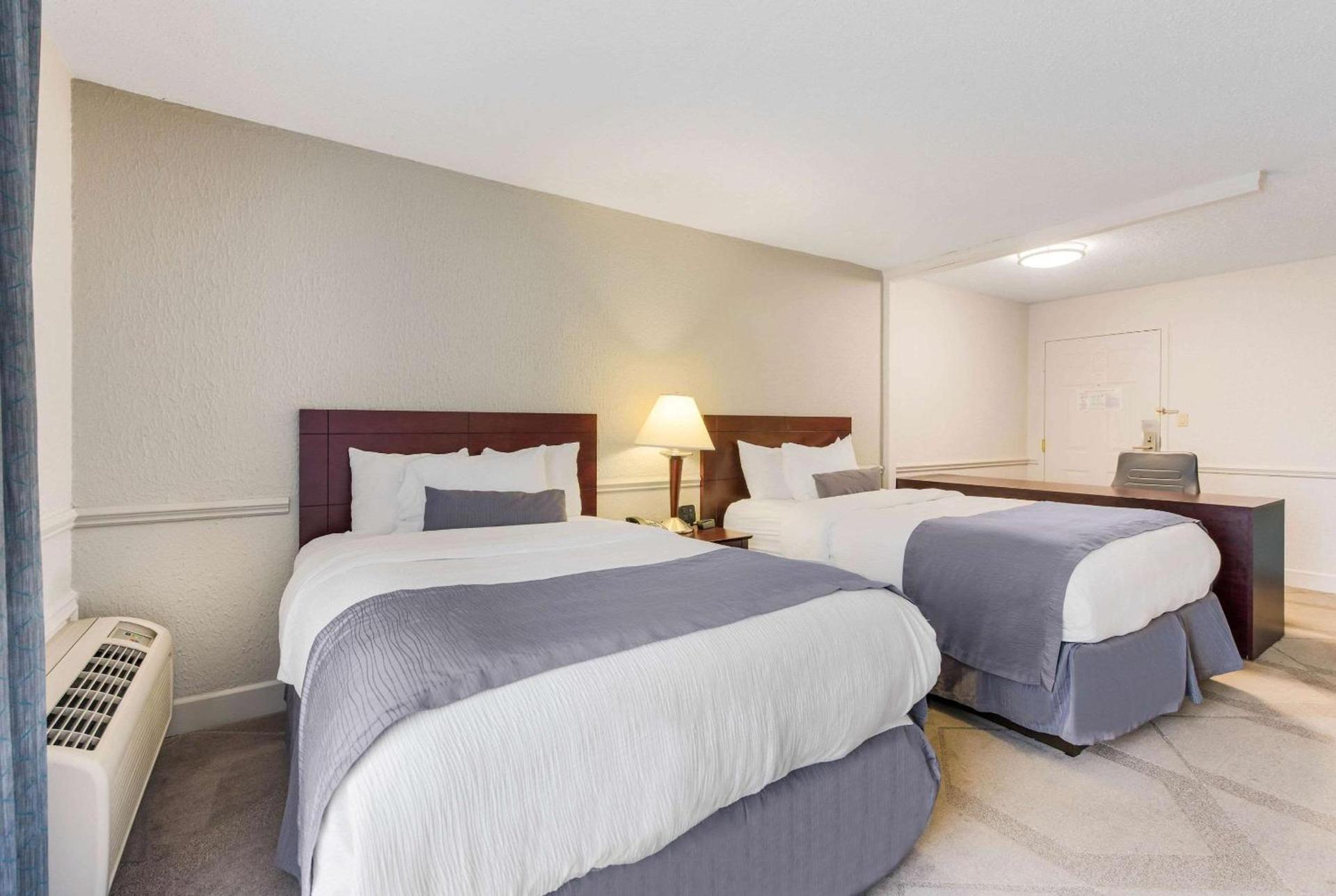 The Blu Hotel Blue Ash Cincinnati, an Ascend Collection Hotel photo 8