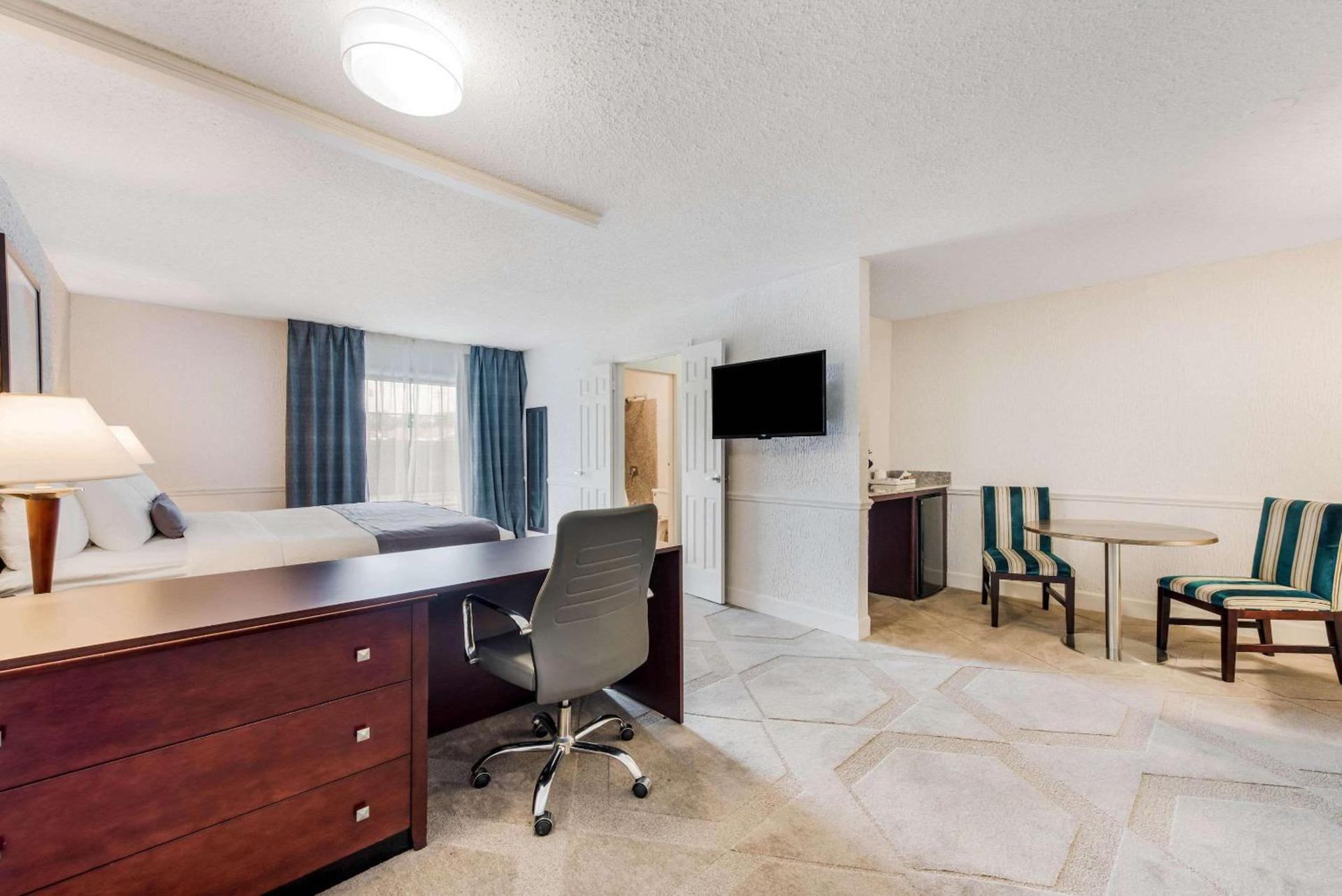 The Blu Hotel Blue Ash Cincinnati, an Ascend Collection Hotel photo 19