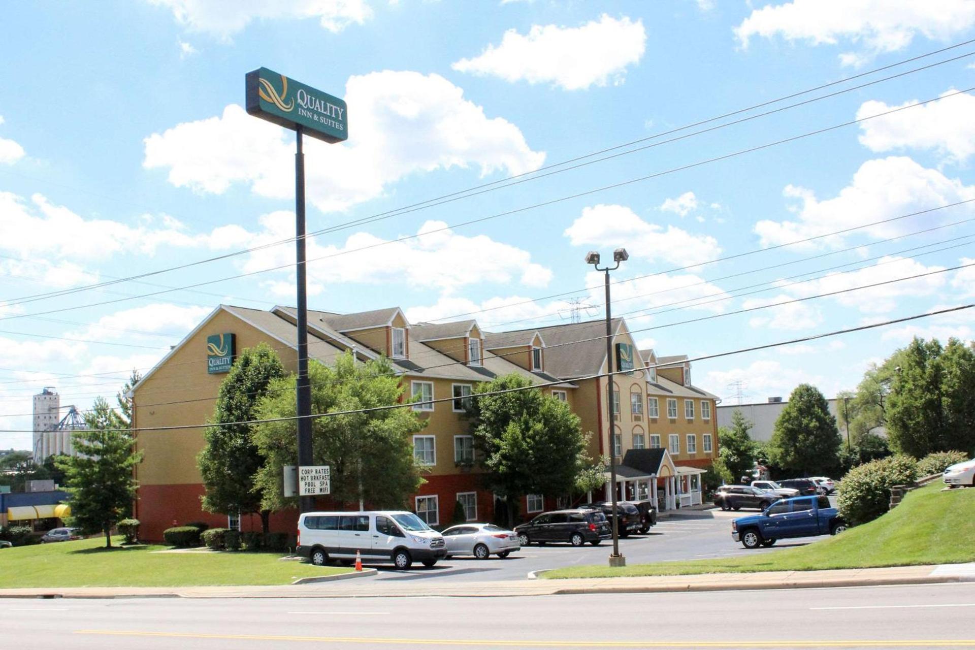 Quality Inn & Suites Cincinnati Sharonville photo 4