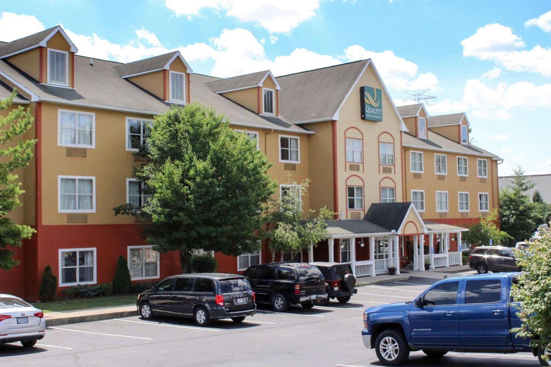 Quality Inn & Suites Cincinnati Sharonville photo 2