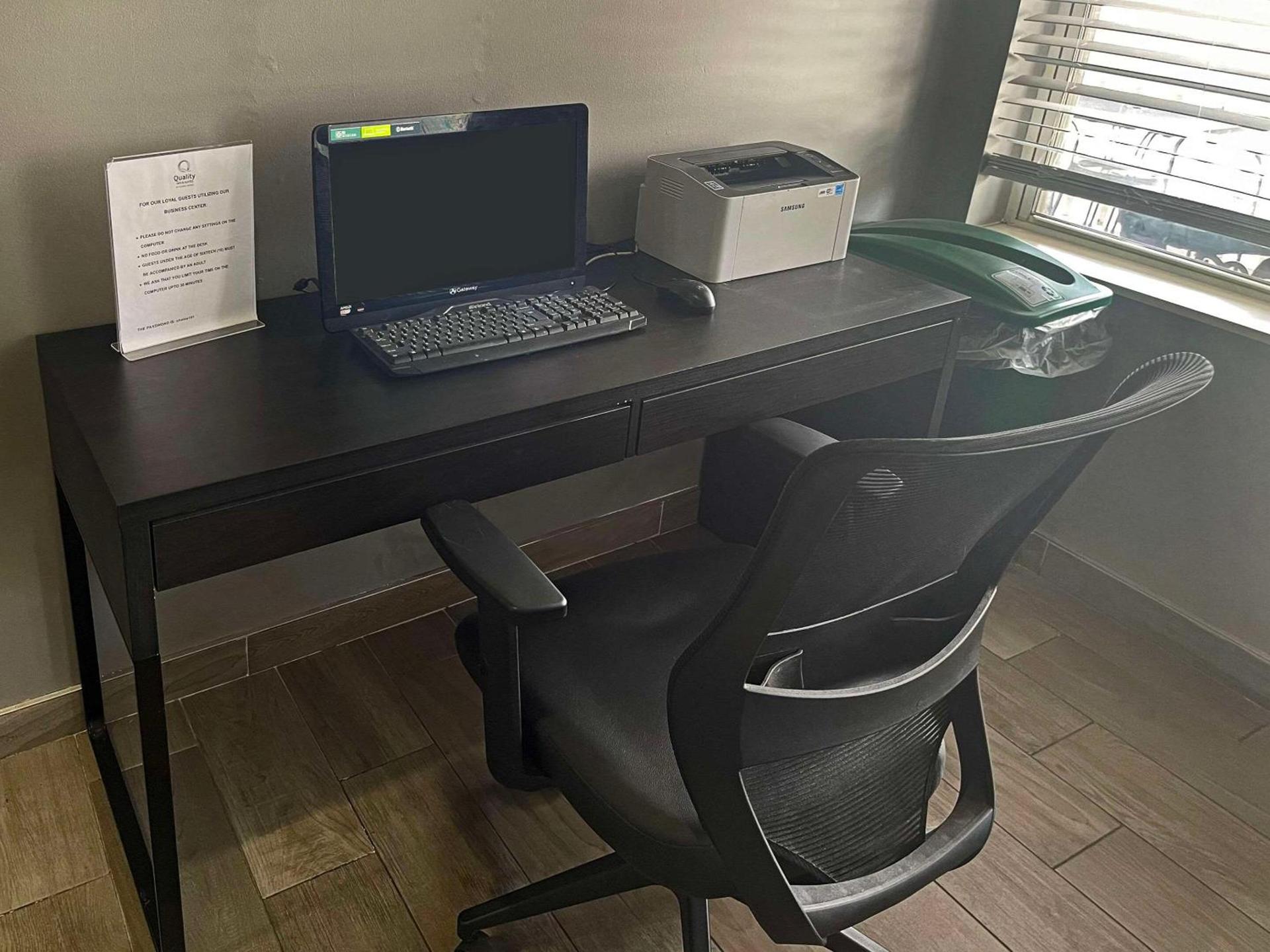 Quality Inn & Suites Cincinnati Sharonville photo 12
