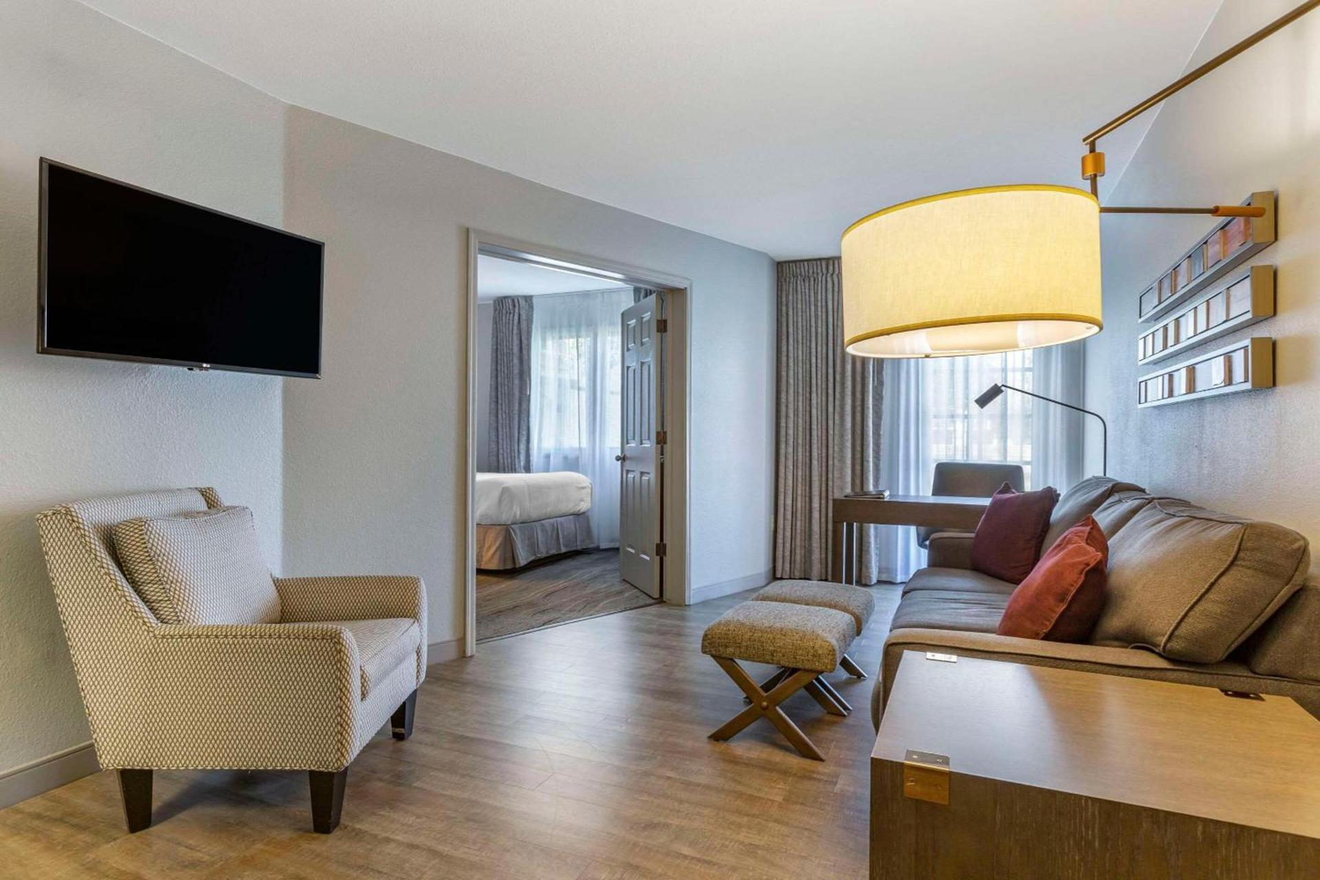 Windmill Suites Surprise - Phoenix, an Ascend Collection Hotel photo 11