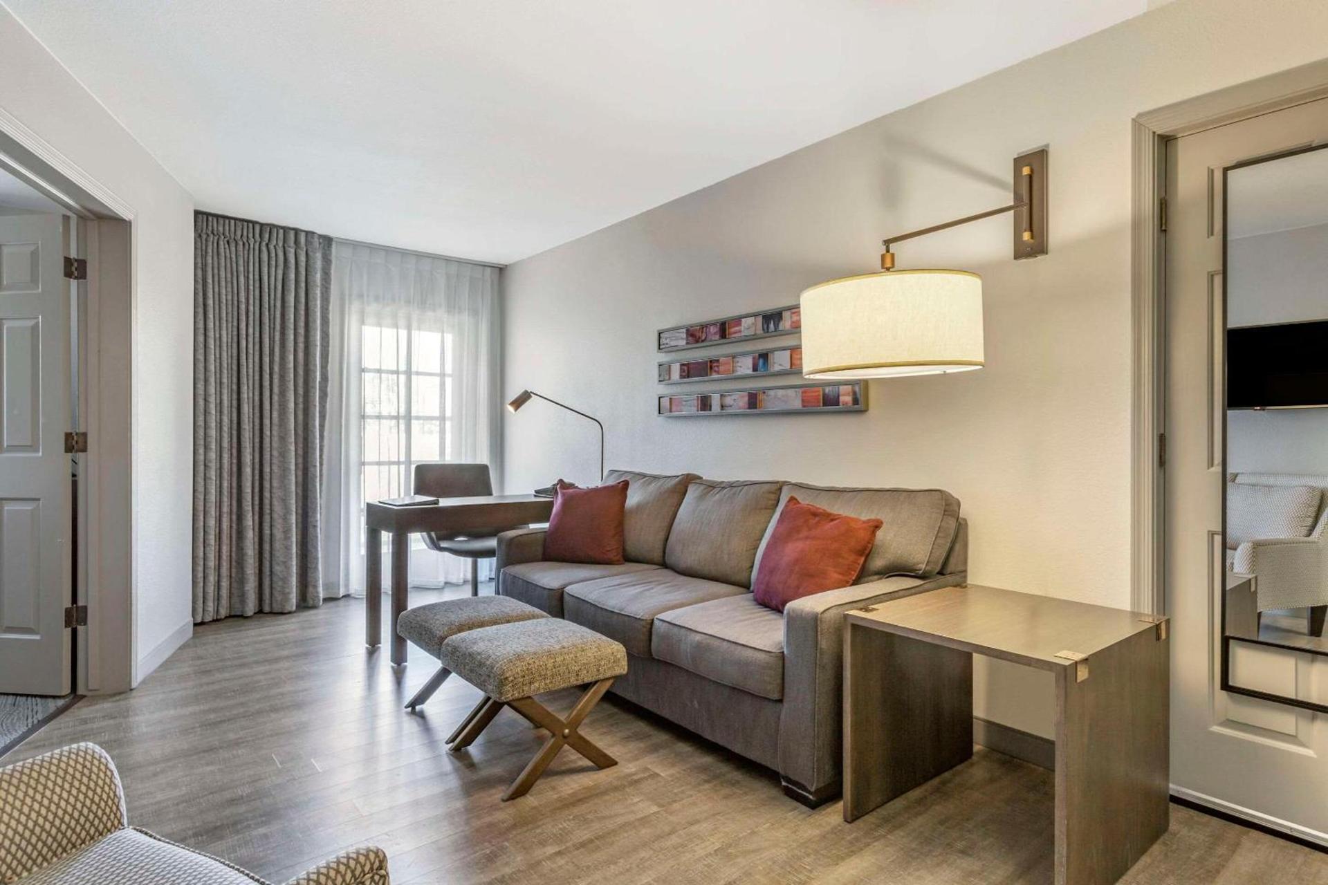 Windmill Suites Surprise - Phoenix, an Ascend Collection Hotel photo 12