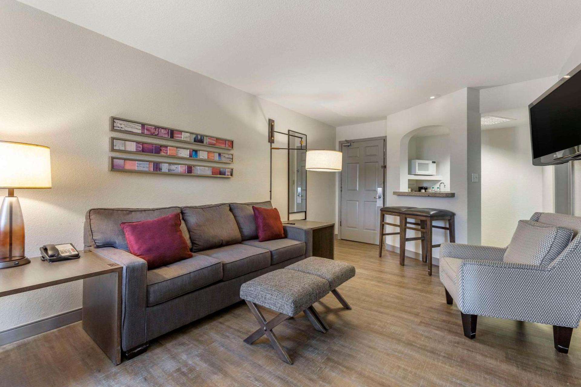 Windmill Suites Surprise - Phoenix, an Ascend Collection Hotel photo 14