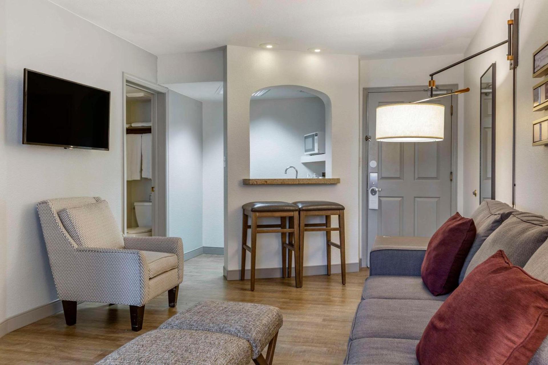 Windmill Suites Surprise - Phoenix, an Ascend Collection Hotel photo 20